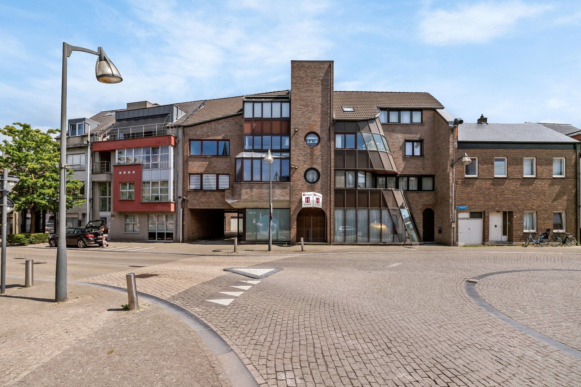 Lichtrijk appartement met 2 slaapkamers, terras en garagebox