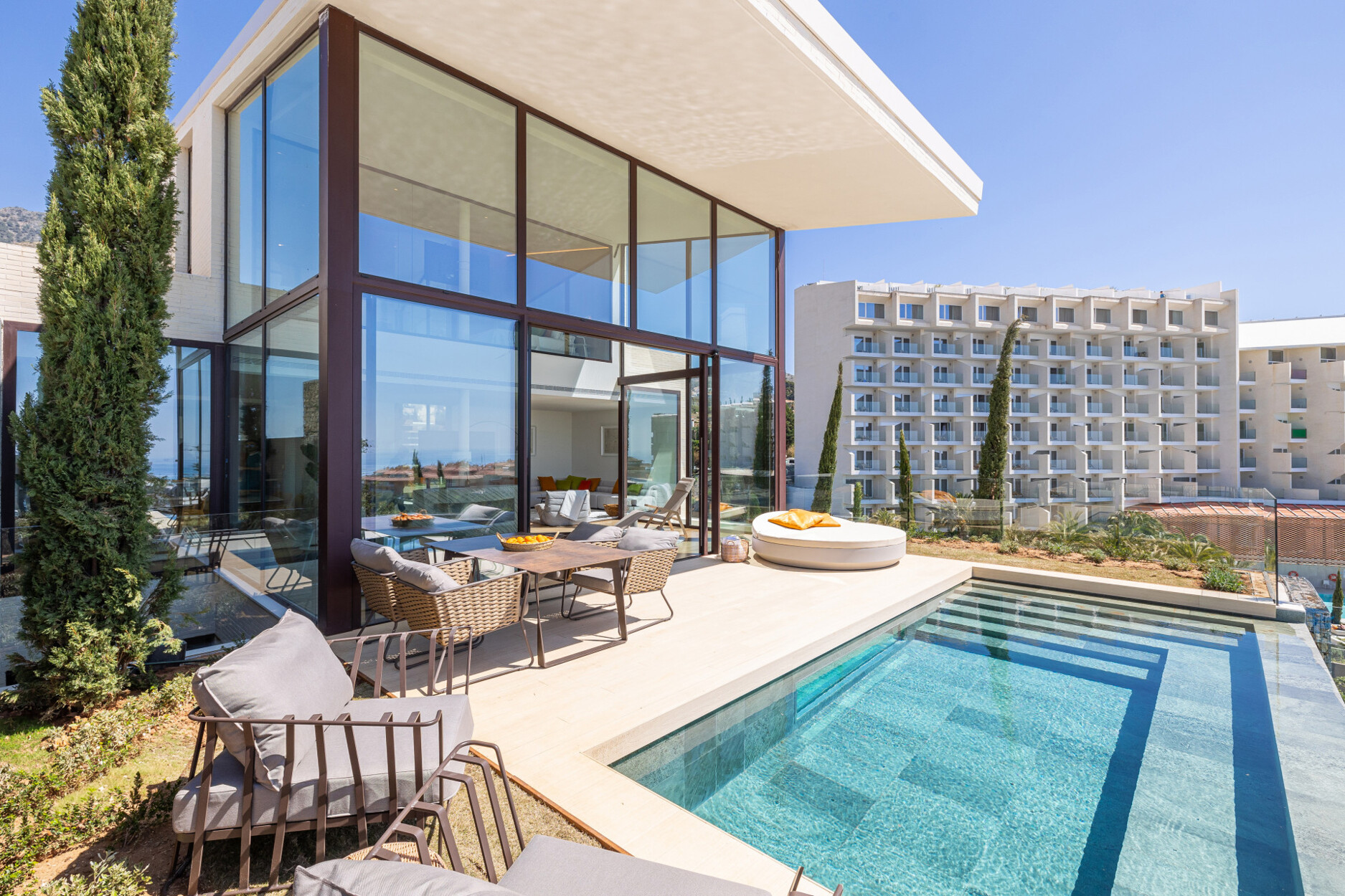 Unieke villa in een complex met vijfsterren hotelservices en beveiliging in El Higuerón