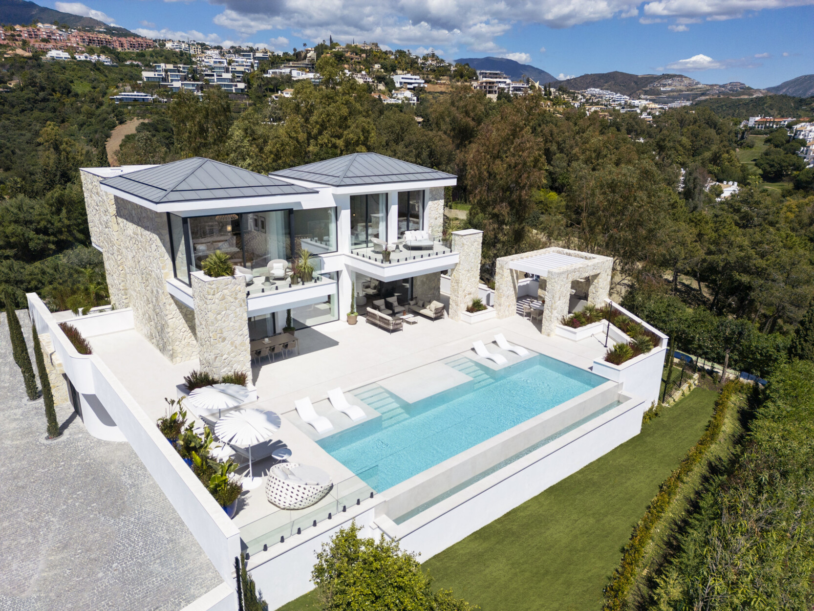 Prachtige villa met panoramisch uitzicht in La Quinta in een omheinde en privégemeenschap