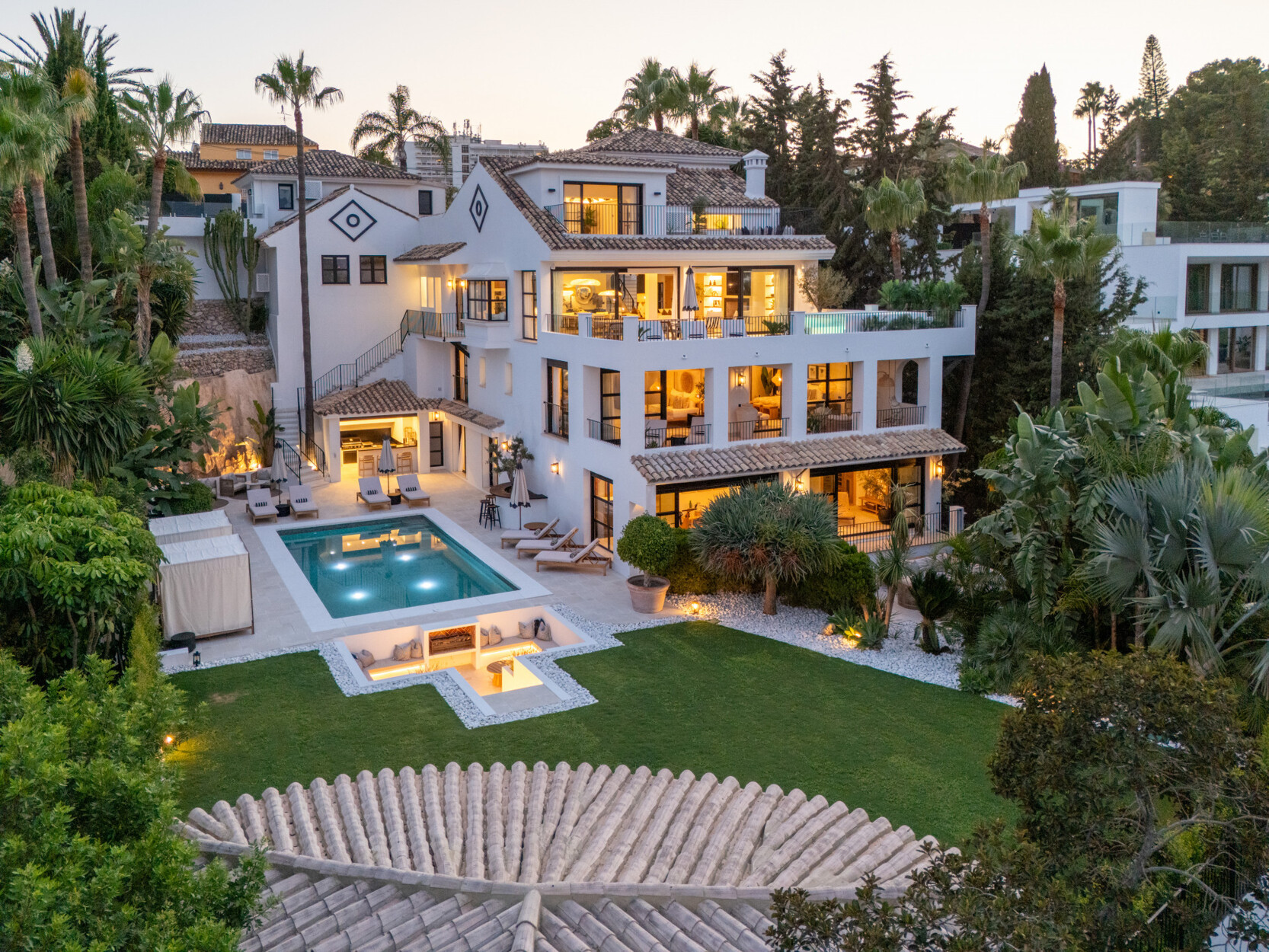 ChatGPT Plus  Villa in mediterrane stijl in het hart van Nueva Andalucía, Marbella.