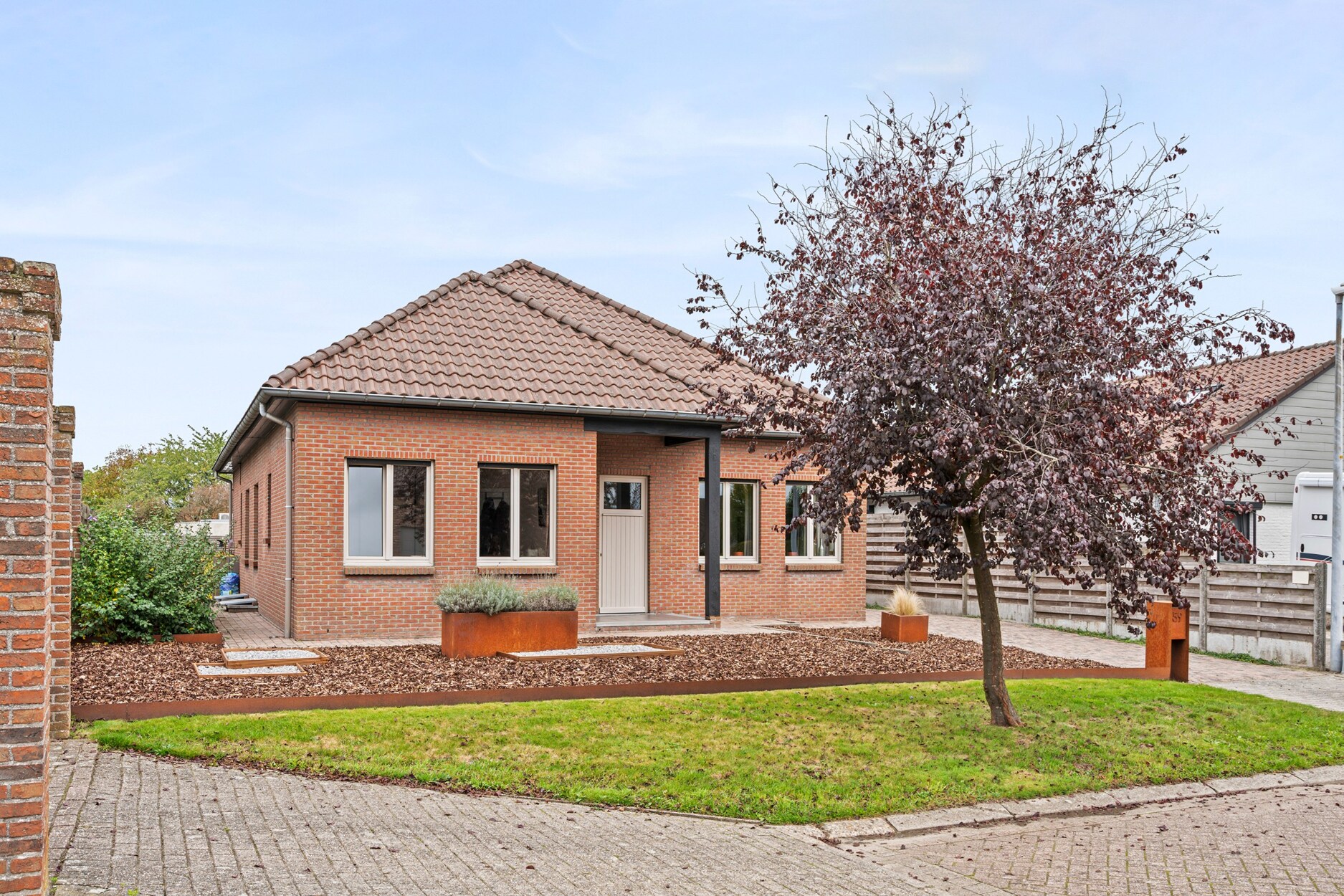 Laagbouwwoning in doodlopende straat met 3 slaapkamers en ruime garage