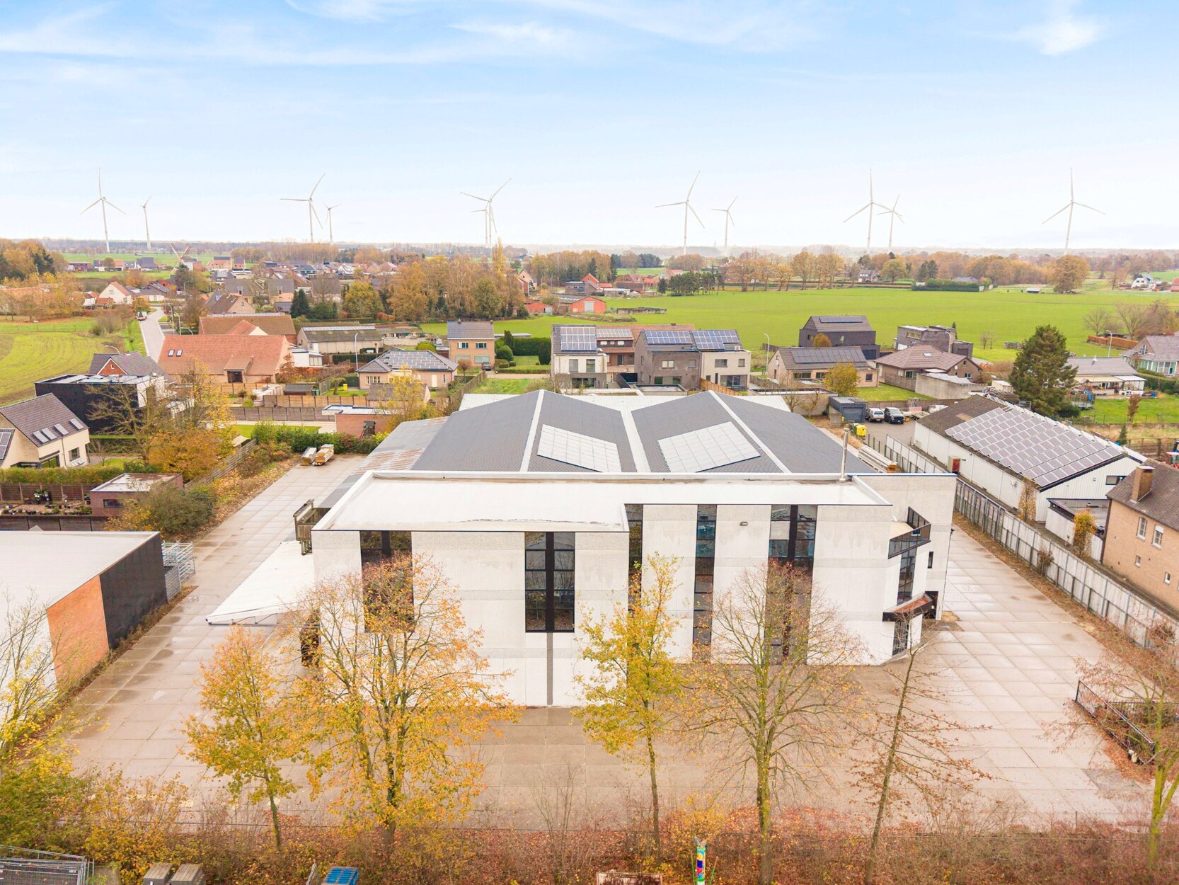 TE HUUR: Multifunctioneel KMO gebouw