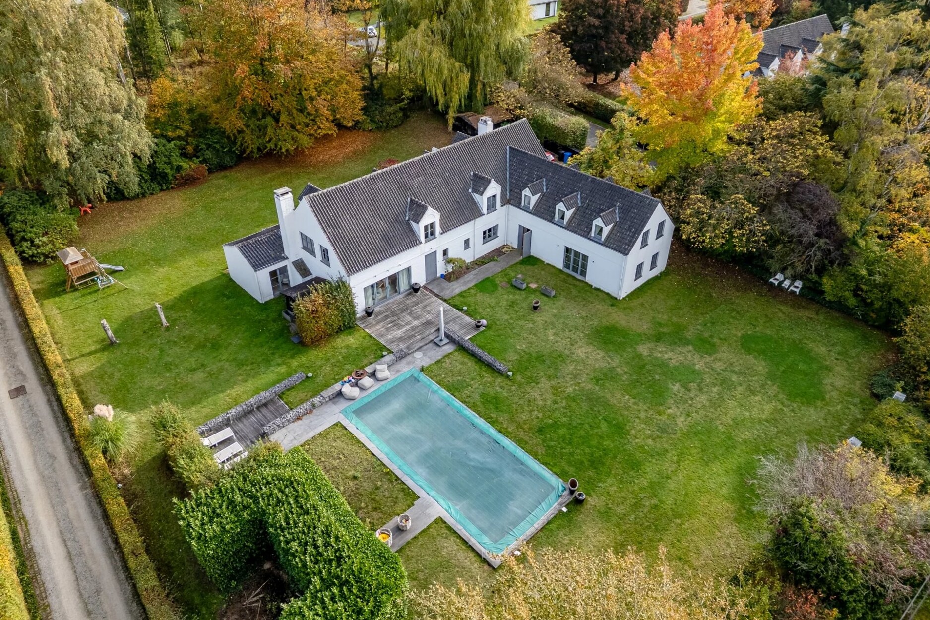 Lasne / Ohain - Gerenoveerde villa met professionele ruimte en zwembad