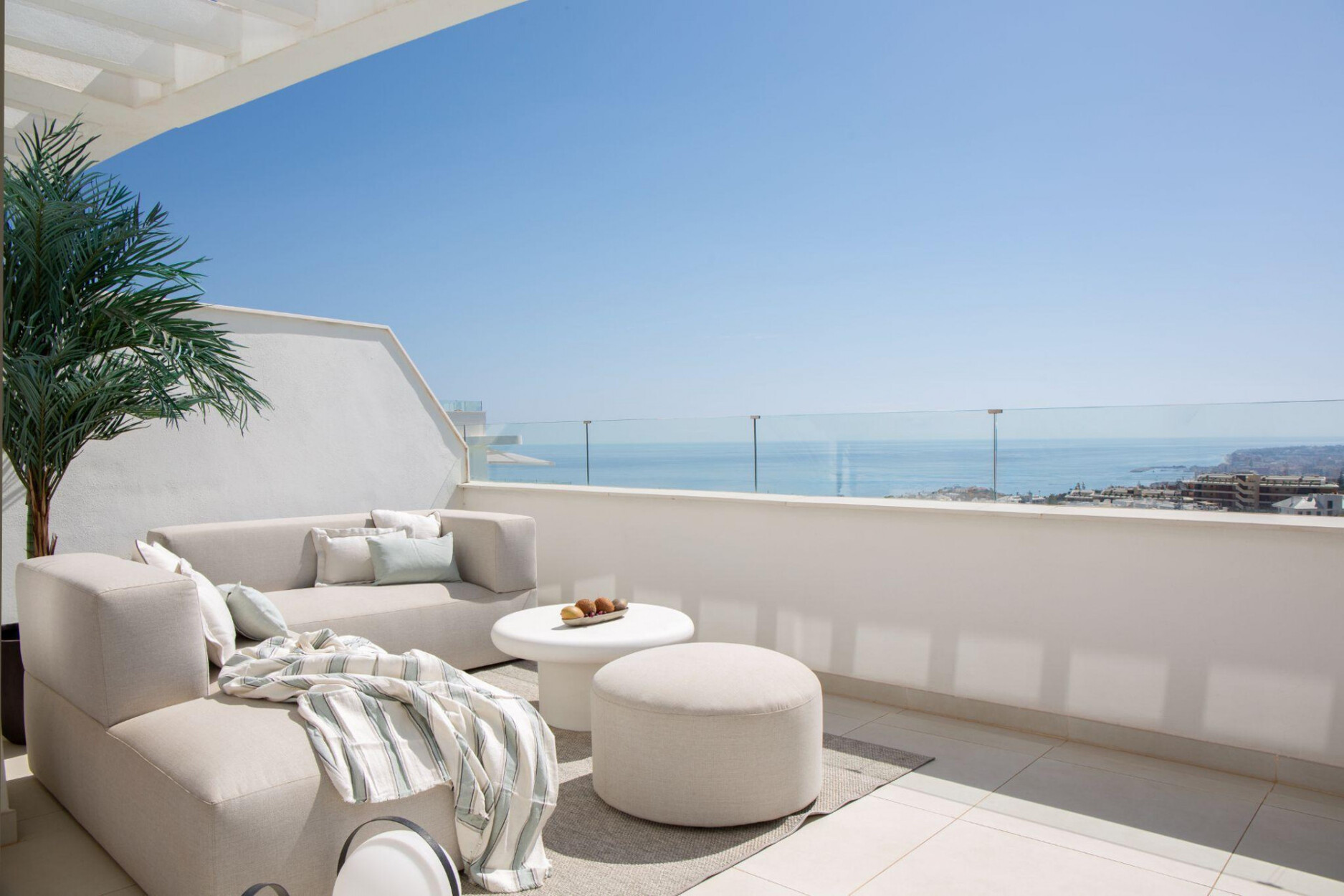 Ongelooflijk volledig gemeubileerd penthouse met spectaculaire uitzichten in El Higuerón West