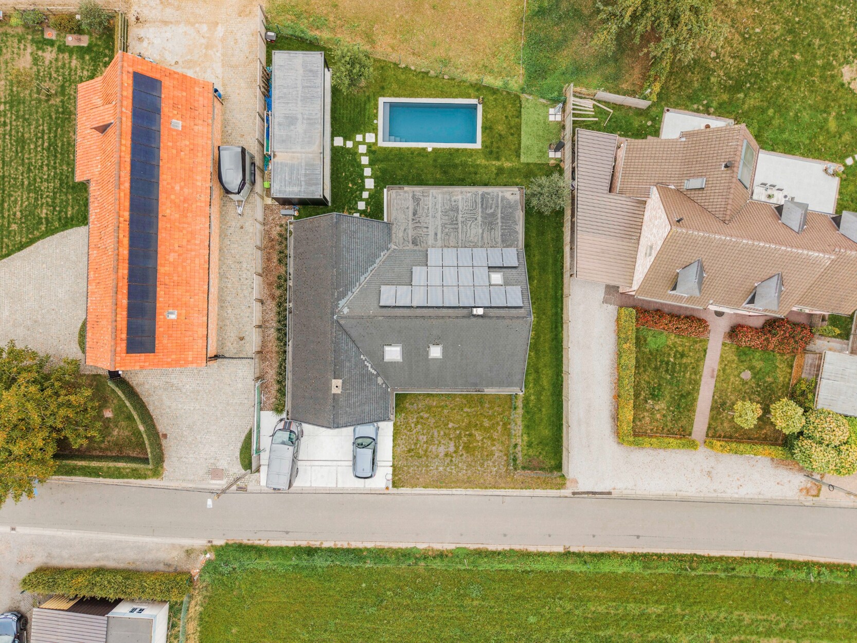 Volledig gerenoveerde, energiezuinige woning met zwembad.