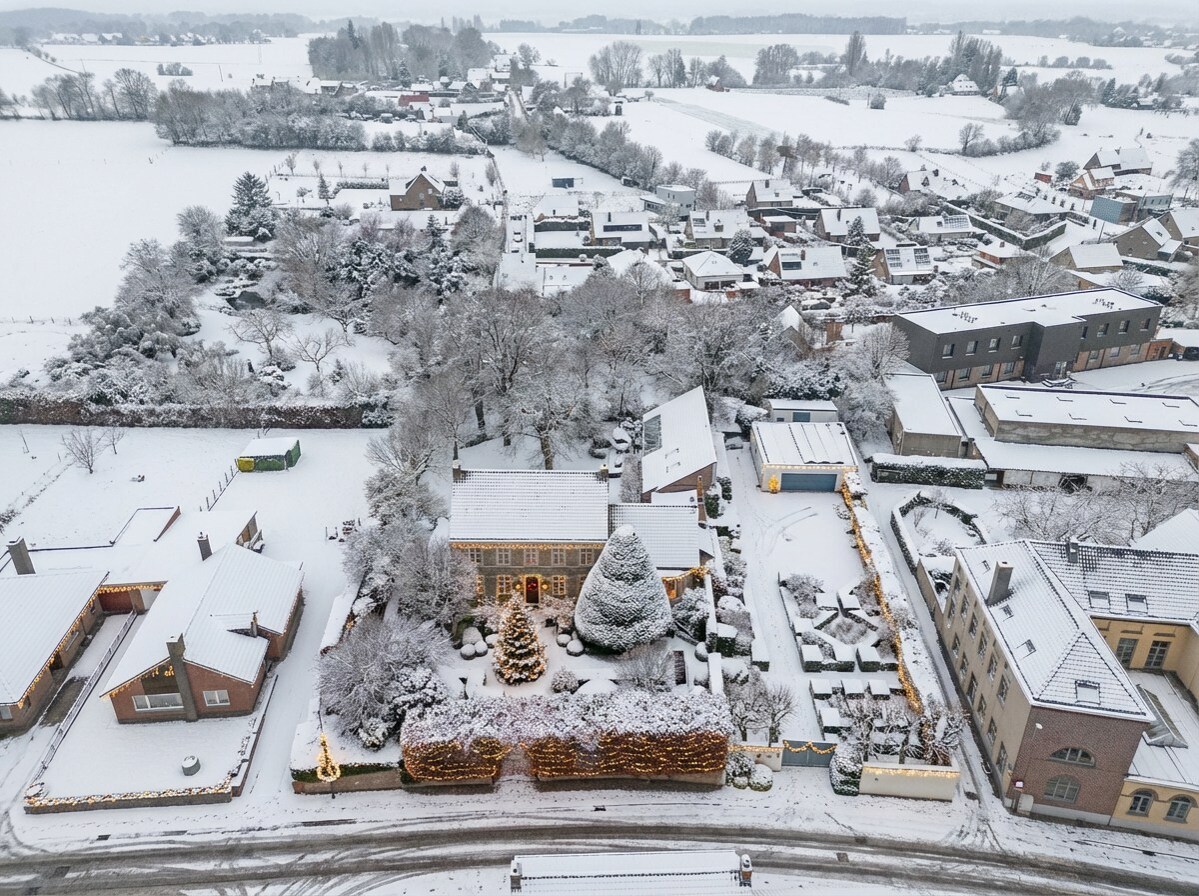 Exclusieve villa met idyllische tuin en vijver