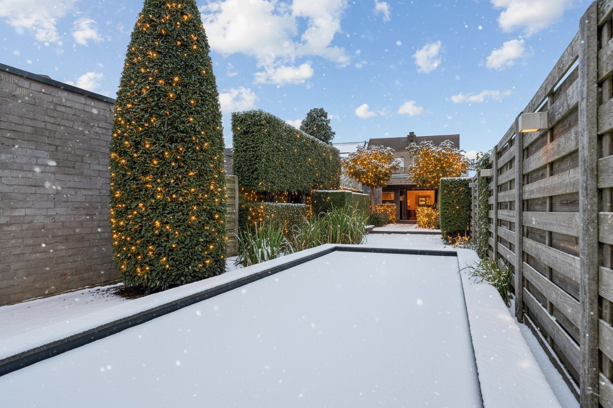 Gemengd pand met handelsruimte en duplex appartement, ruime tuin! 