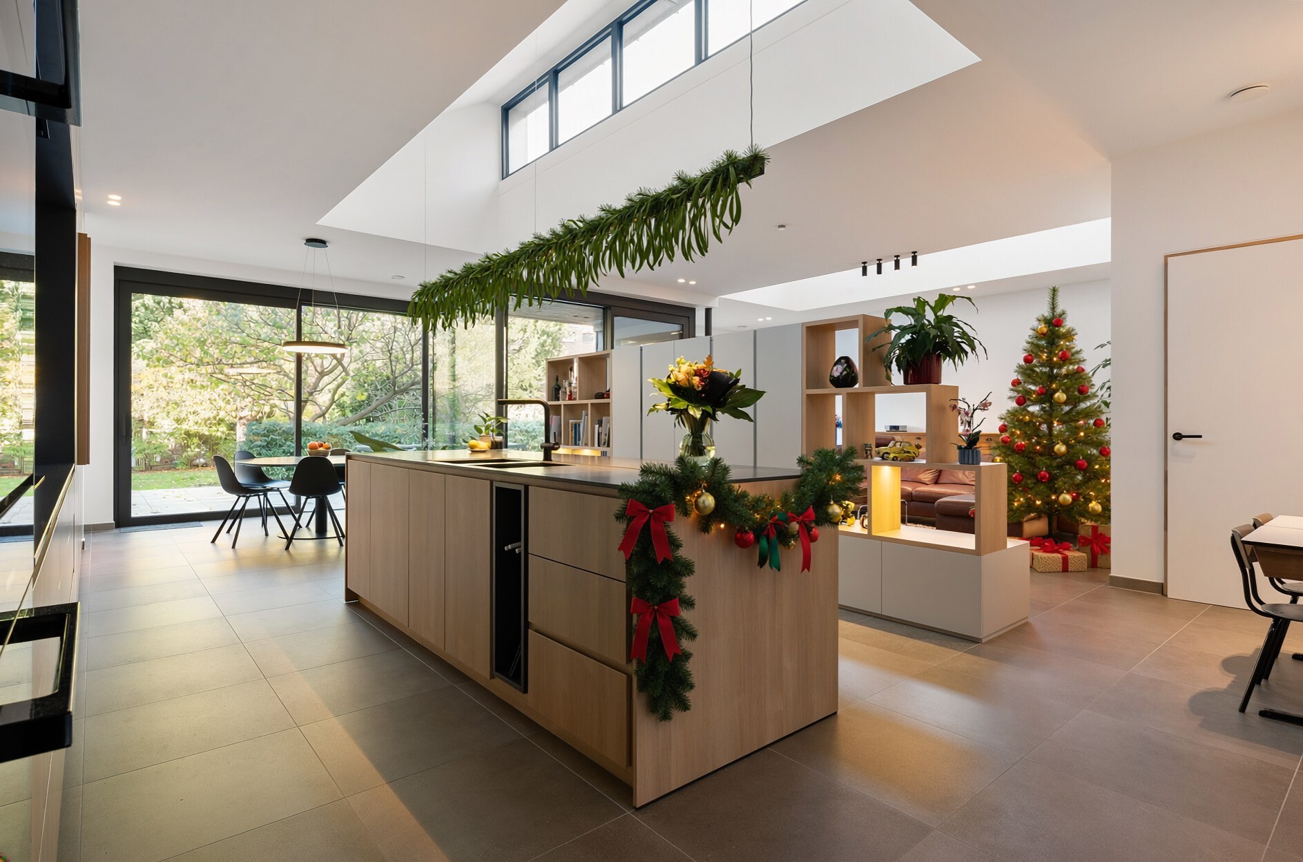 Charmante en ruime gerenoveerde herenwoning met dubbele garage in hartje Turnhout