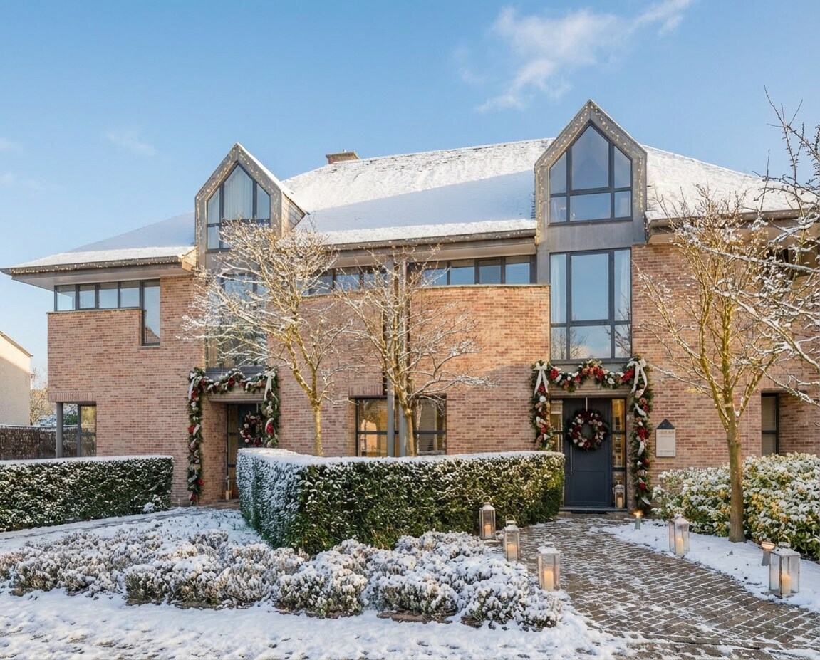 Statige, luxueus ingerichte, villa (met praktijk) op een rustige toplocatie met 4 - 6 slaapkamers