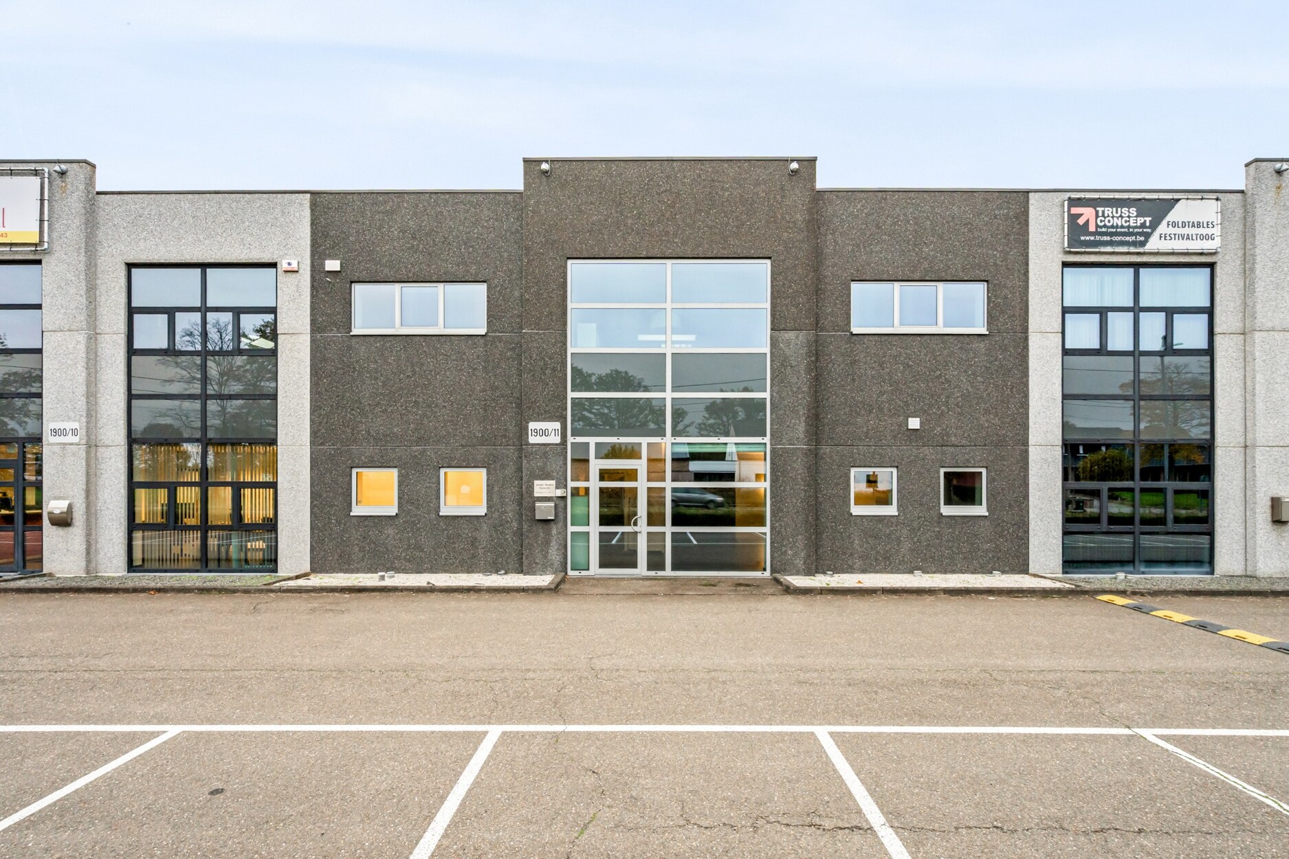 TE HUUR : KMO-UNIT 11 (magazijn-kantoor/woonst)