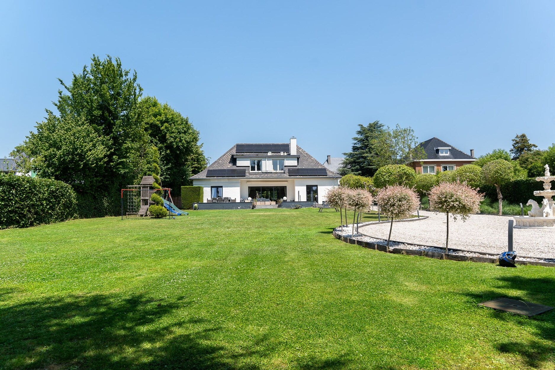 Beau Séjour - Eigentijdse villa op 27 are grond.