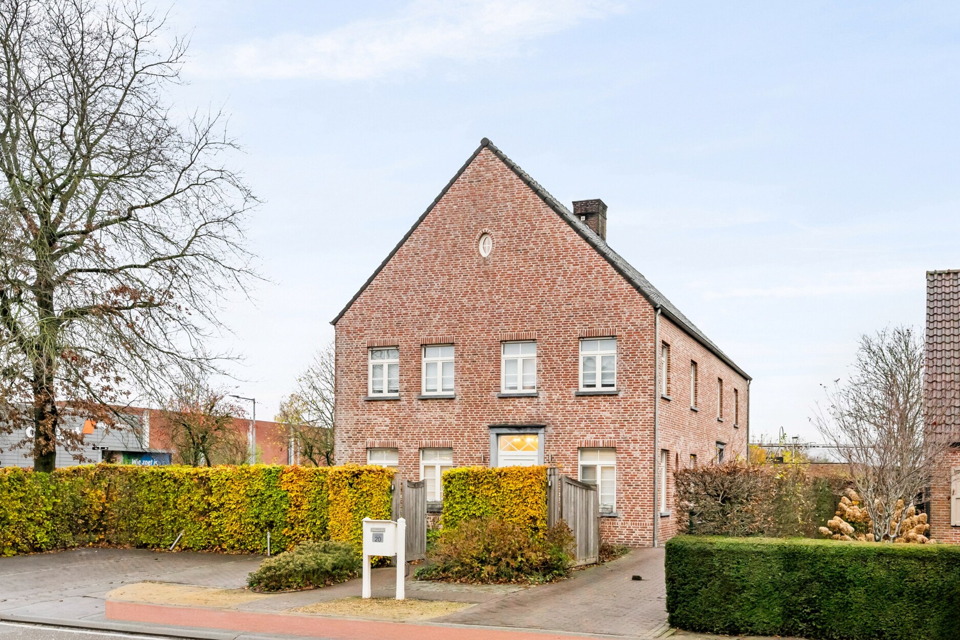 Villa met praktijk te Hoogstraten 