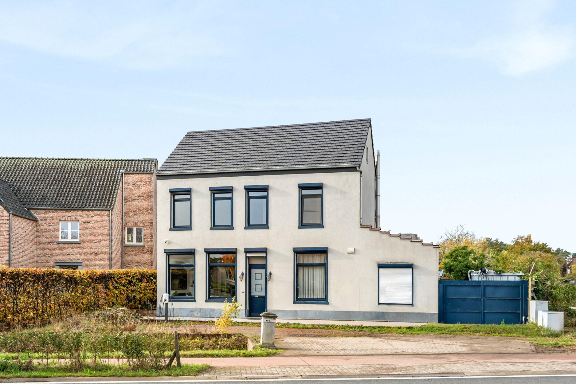 Gunstig gelegen gerenoveerde woning met 2à3 slaapkamers en 2 badkamers, op een perceel van 762 m²