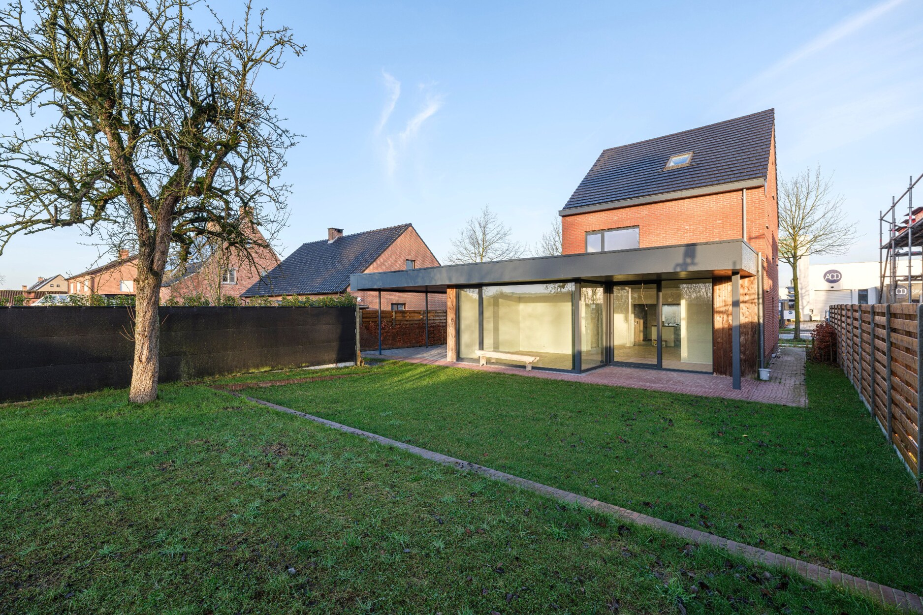 Gerenoveerde woning op een zuid georiënteerd perceel in Hoogstraten.