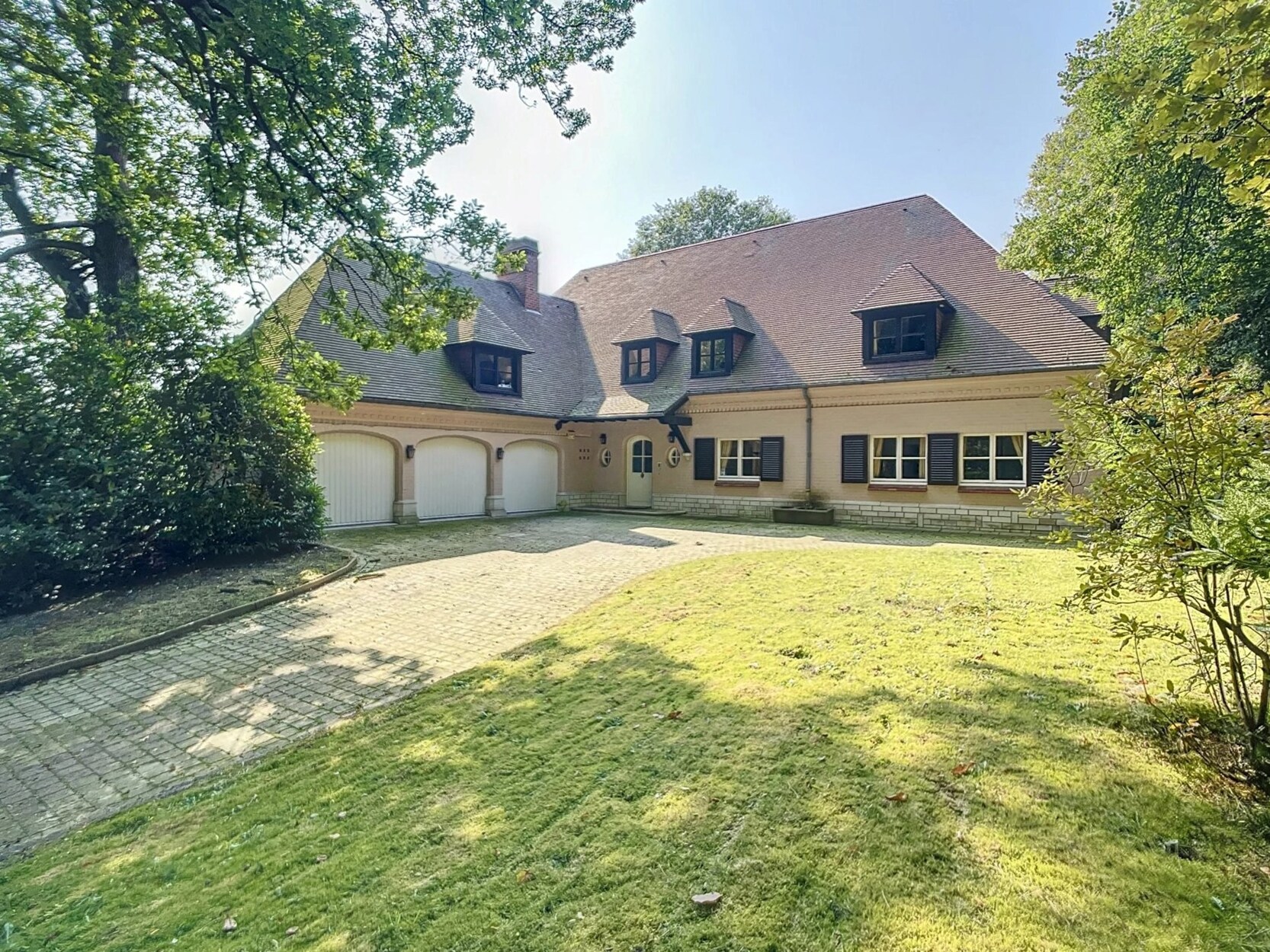 Ravenstein - Villa met zwembad en grote tuin