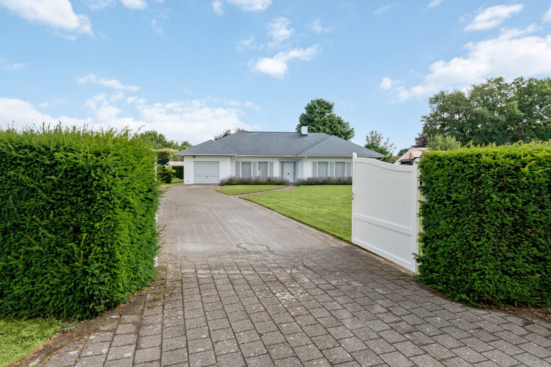 Centraal gelegen landelijke laagbouwwoning op +/- 1.745m² te Herentals!