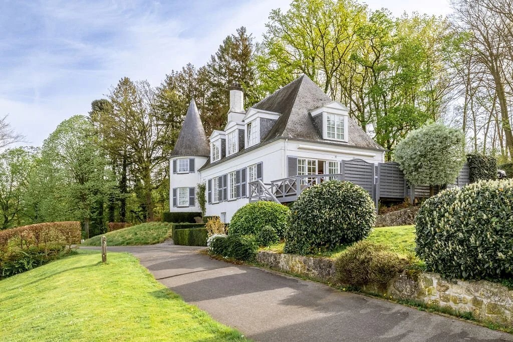 OPTIE - Villa Lipszyc gerenoveerd in een privé domein van 7 hectare.