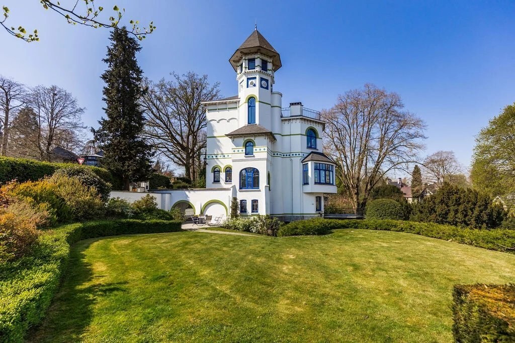 Genval - Art Nouveau villa op 22 are met uitzicht op het meer.