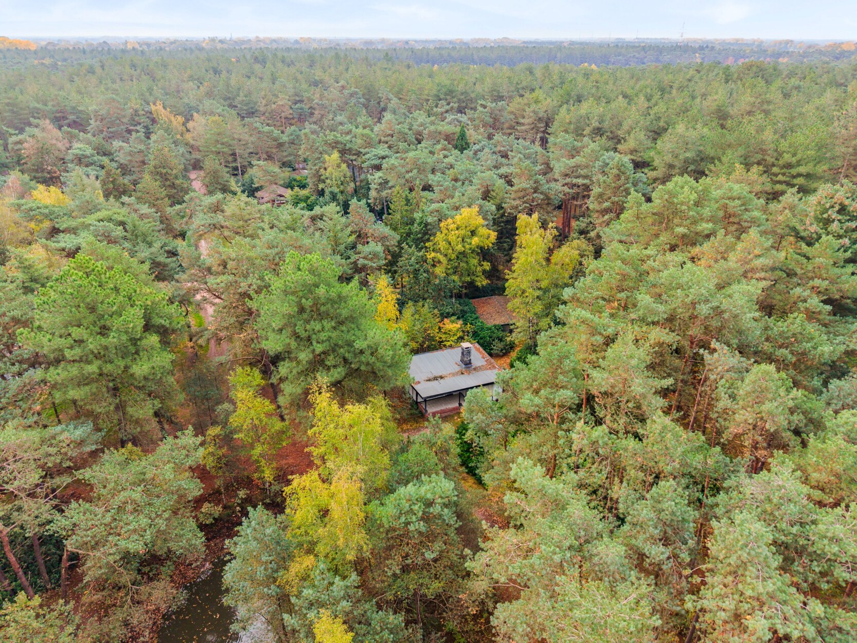 Twee recreatiegronden met chalet (17.935m² + 863m²) in een groene omgeving te Lille