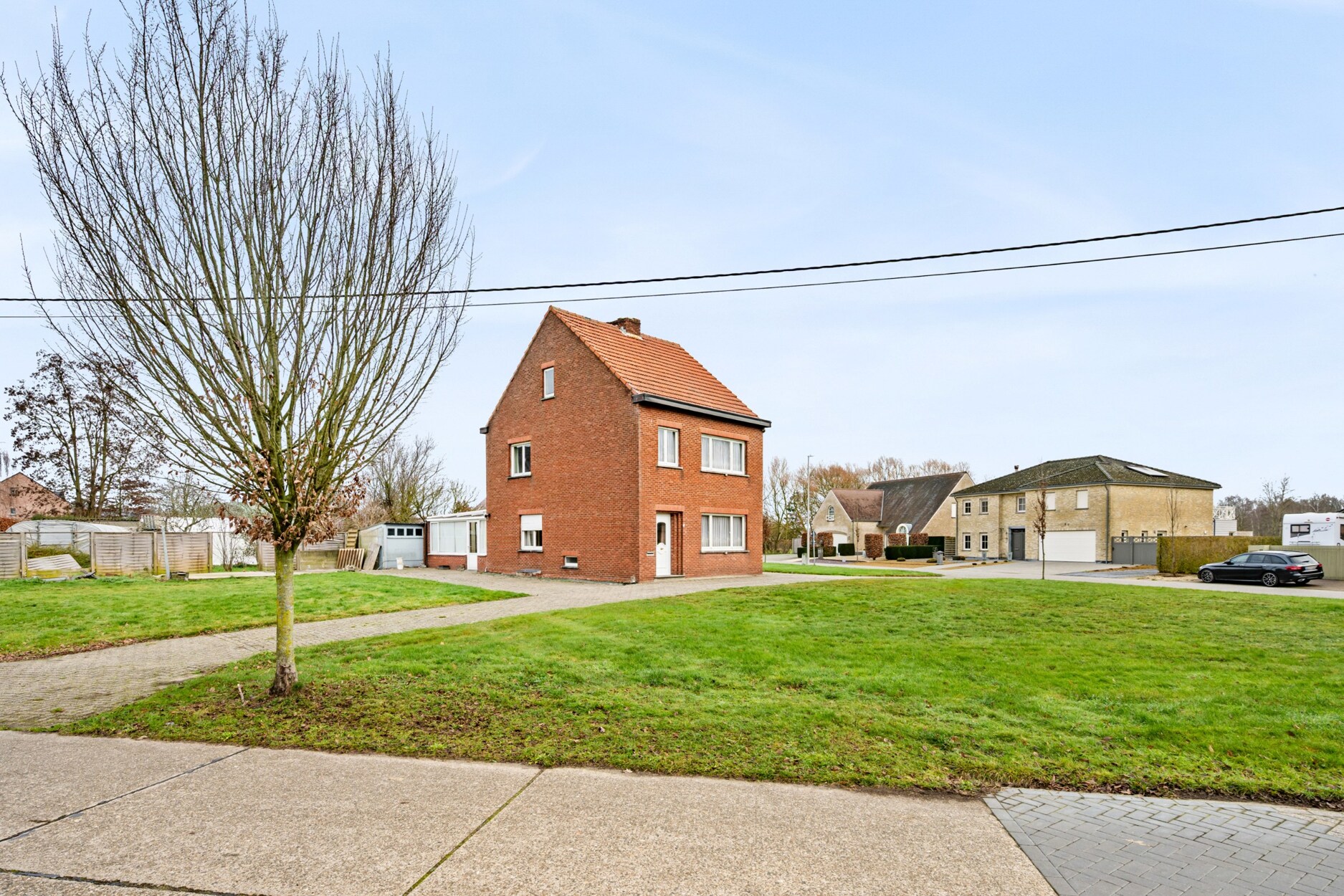 Te renoveren woning met verkavelingsmogelijkheid te Veerle.