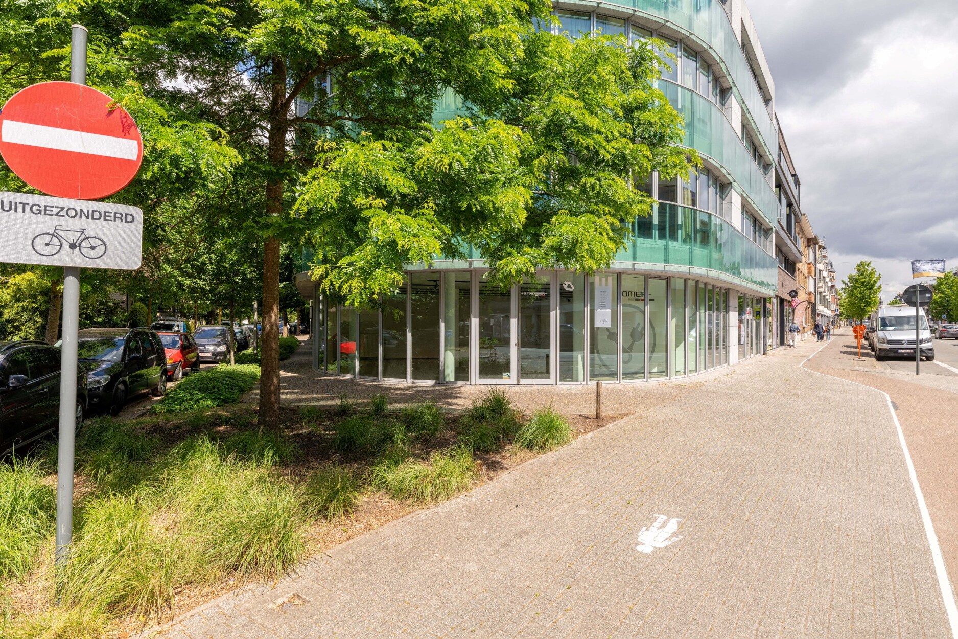 Uitstekend hoekgelegen handelspand van 351 m² op top-locatie