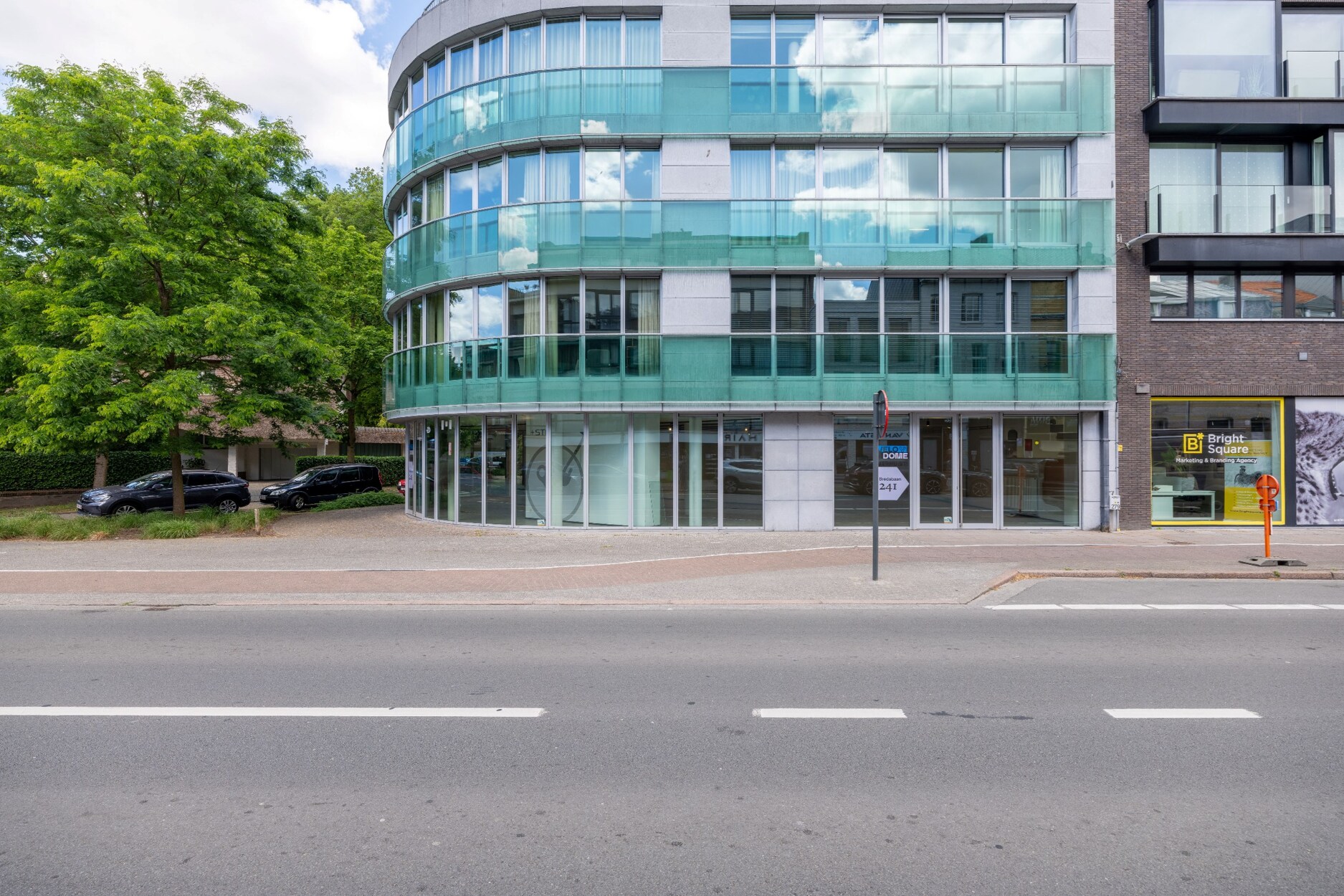 Uitstekend hoekgelegen handelspand van ca. 351 m² op top-locatie