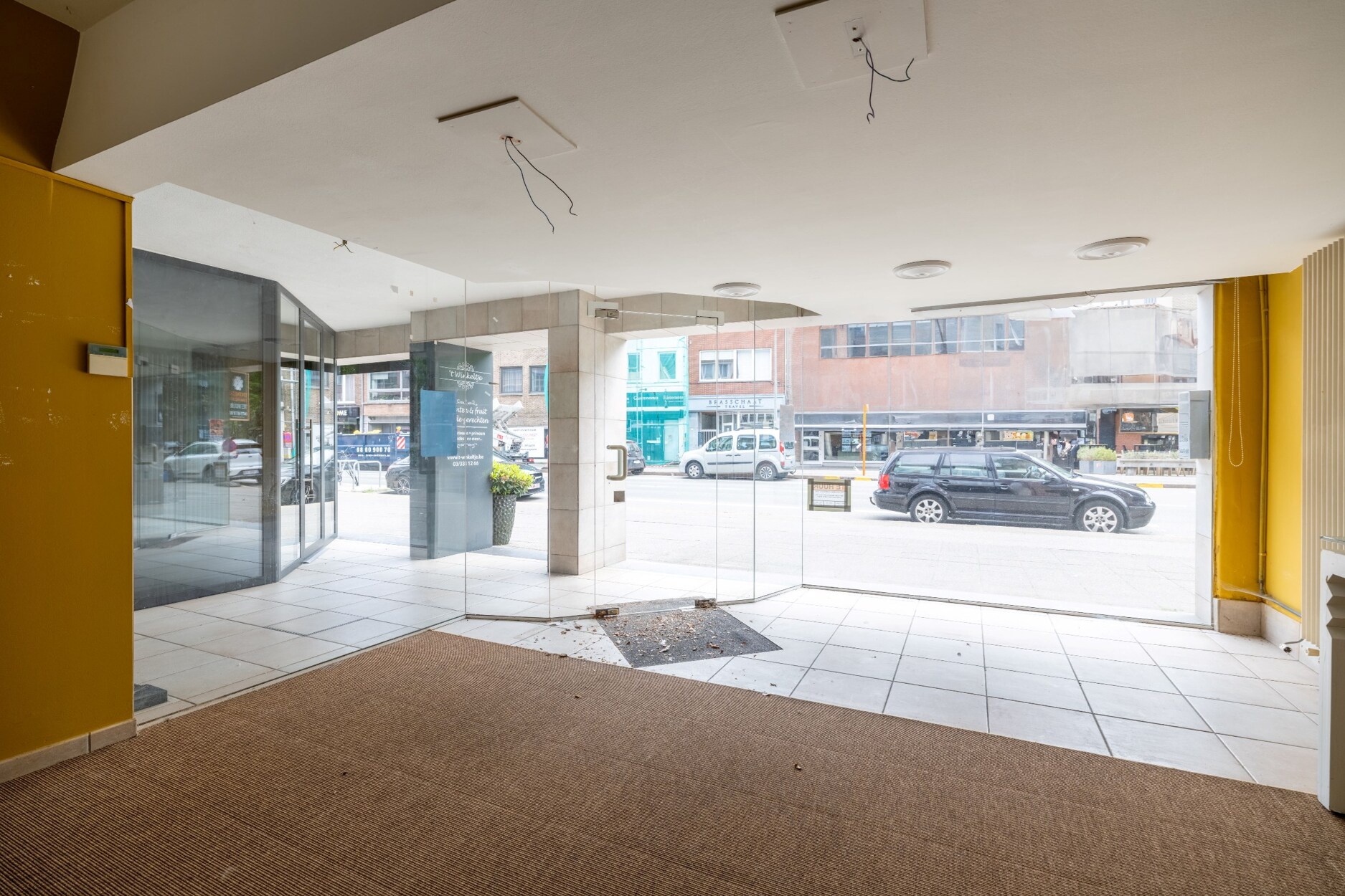 Commercieel handelsgelijkvloers van ca. 220m² op absolute toplocatie in Brasschaat!