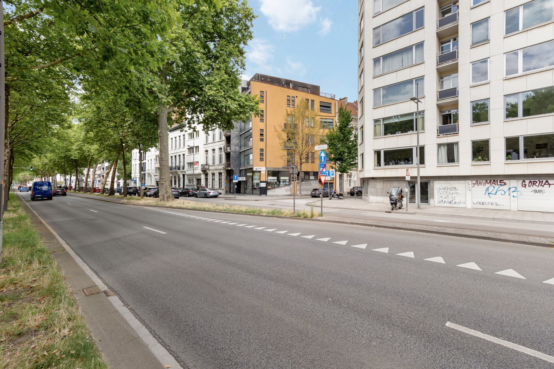 Lichtrijk duplexappartement met 3 slaapkamers, groot terras en staanplaats op de Britselei