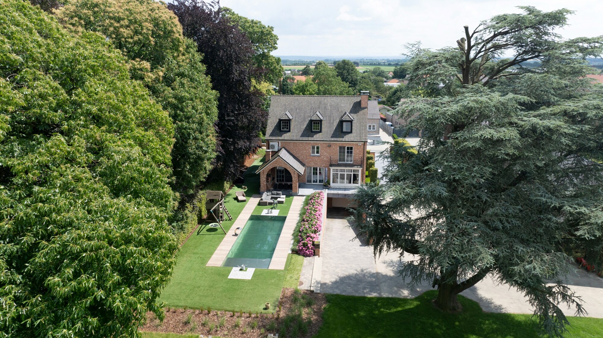 Ruime villa met 5 slaapkamers op 24 are gelegen 