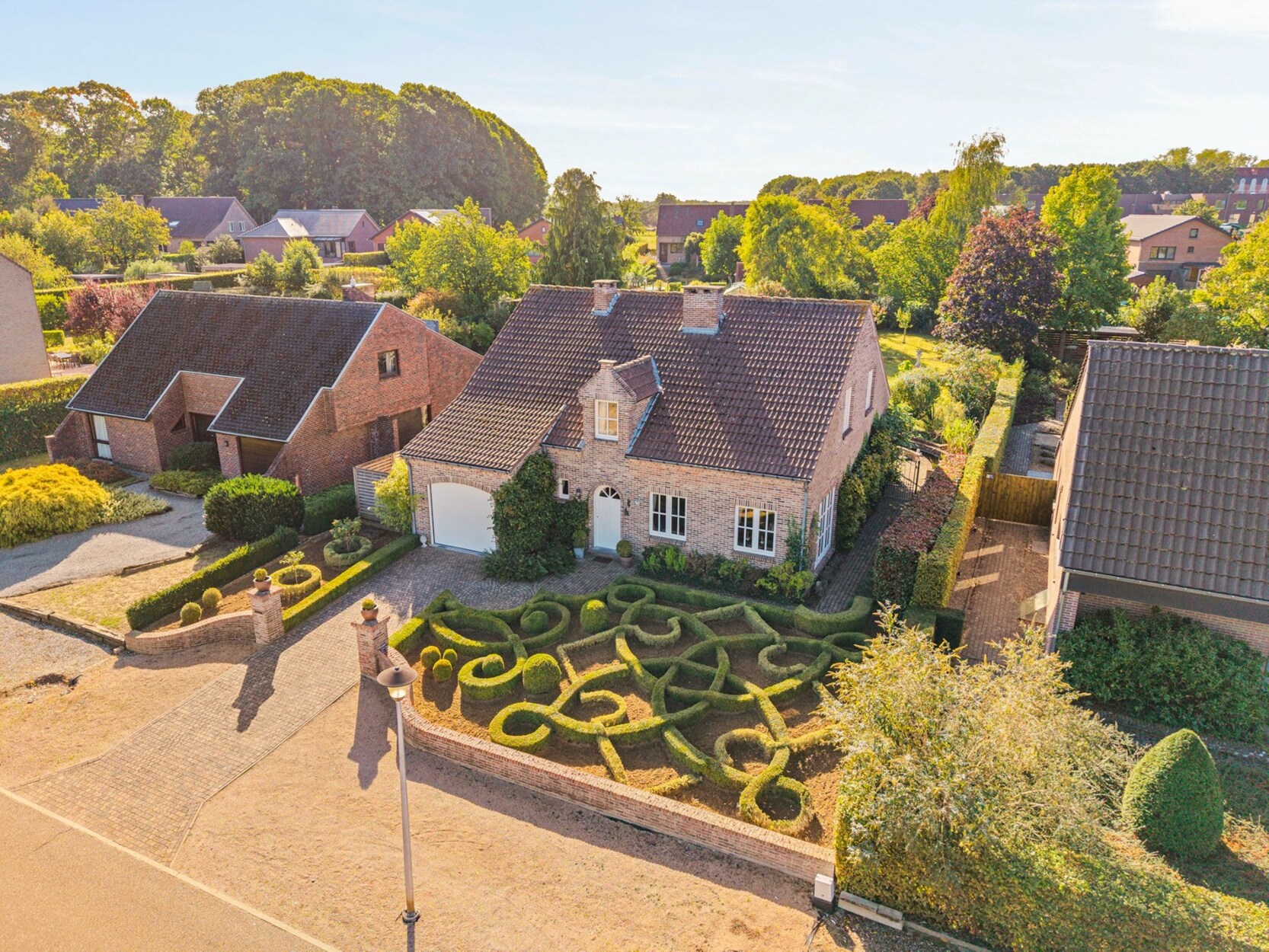 Degelijke vrijstaande gezinswoning op een terrein van 1130m² te Halen.