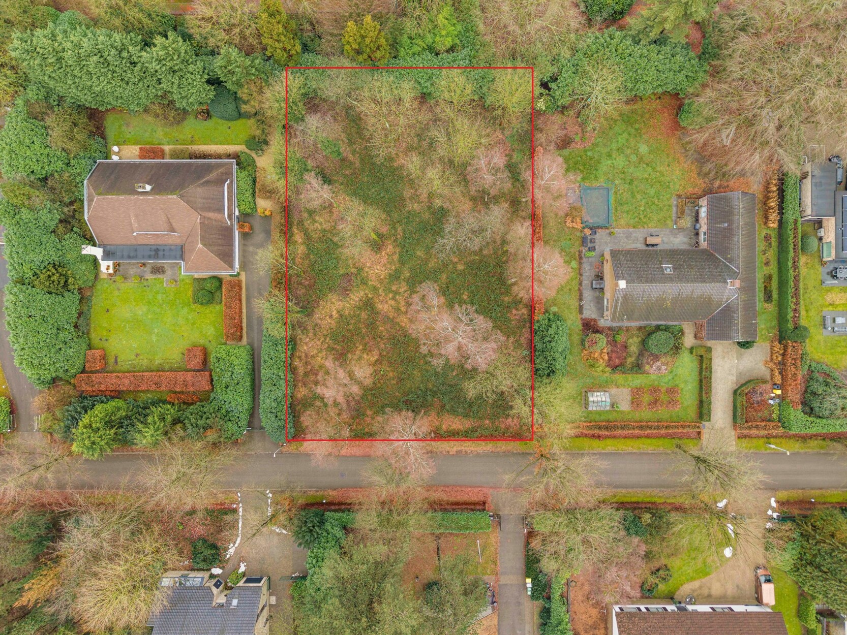 Perceel bouwgrond van 1.750 m² geschikt voor open bebouwing, rustig en groen gelegen in een doodlopende straat.