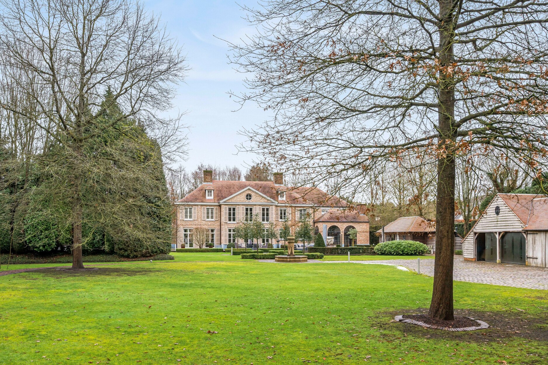 Exclusieve villa op perceel van ca. 5.000 m² te Pelt