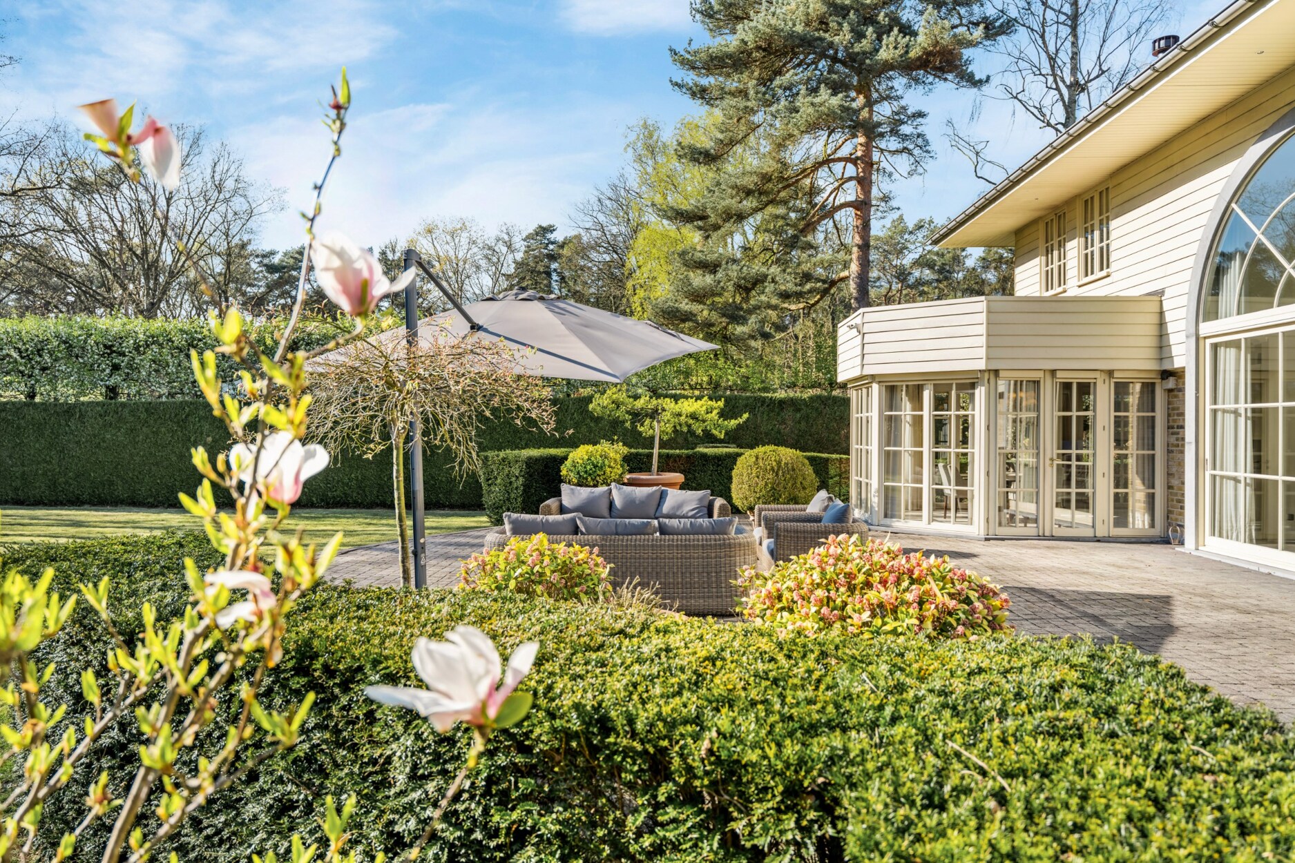 Zeer lichte villa op rustige locatie met zuidwesten tuin