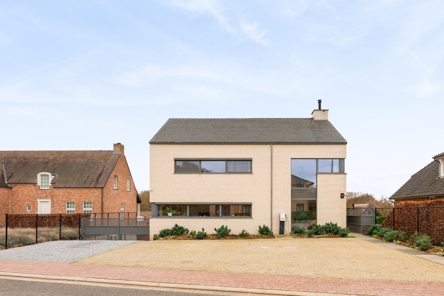 Exclusieve, ruimtelijke woning van 468m² met uitzonderlijk comfort en weids zicht op een terrein van 3947m² te Bekkevoort.