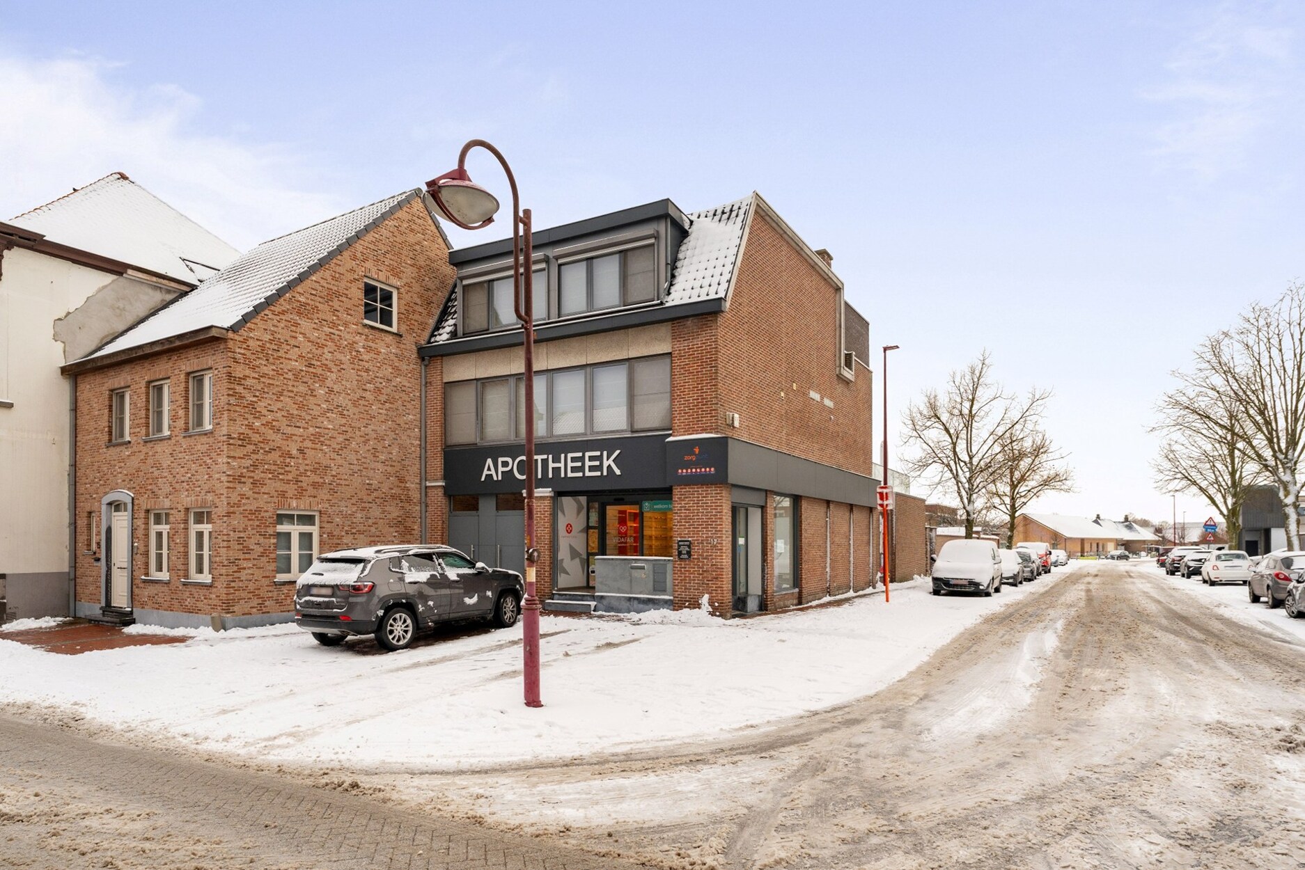 Woning met handelspand, tuin en groot terras