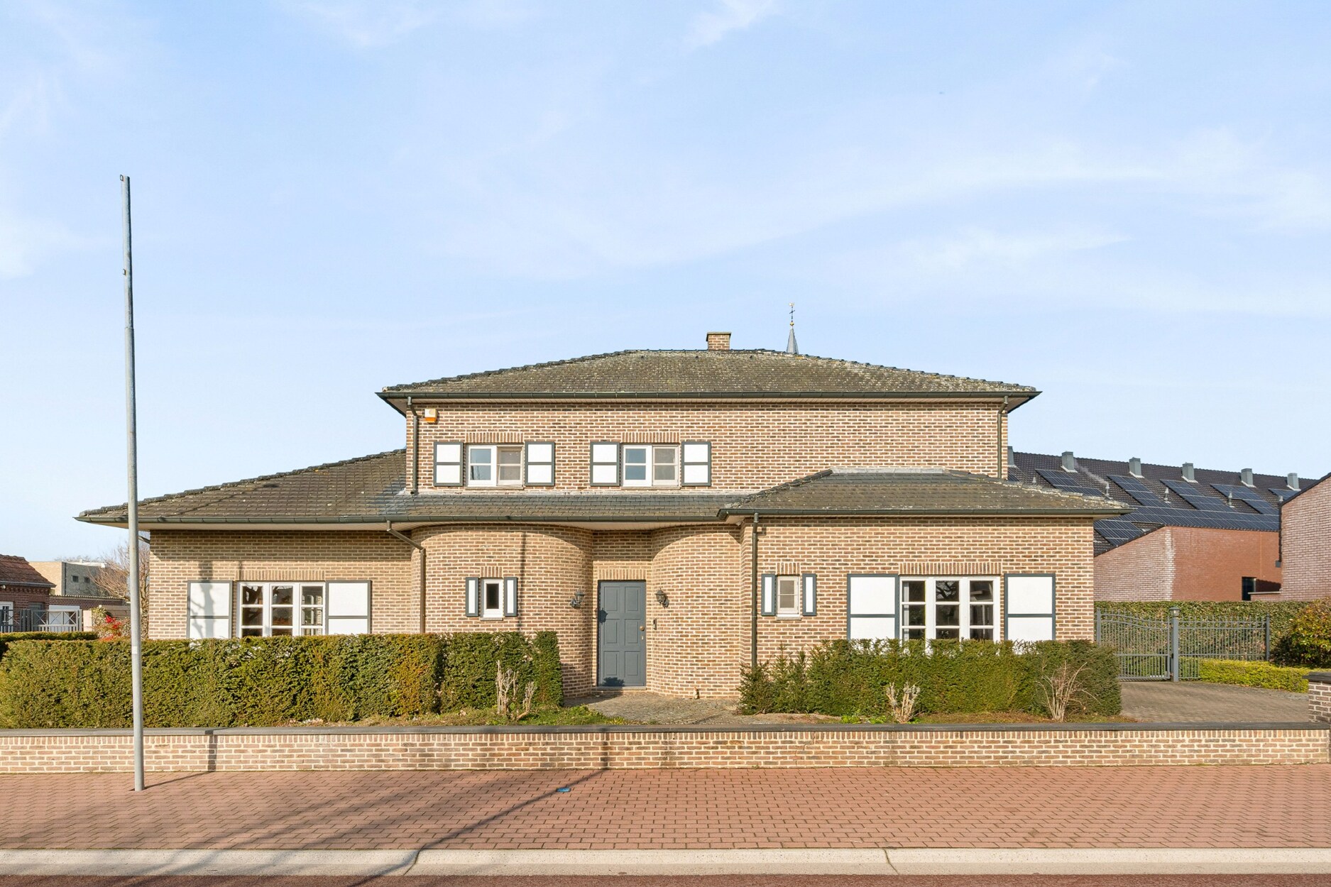 Stijlvolle villa van +-337m² op een top locatie te Kinrooi op een terrein van 1348m².