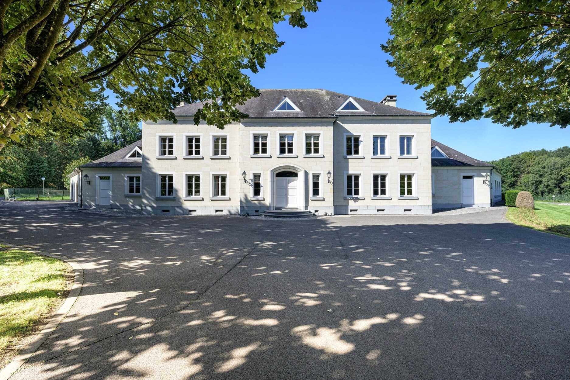 Gerpinnes - Landgoed van 4 ha met zwembad en conciërge