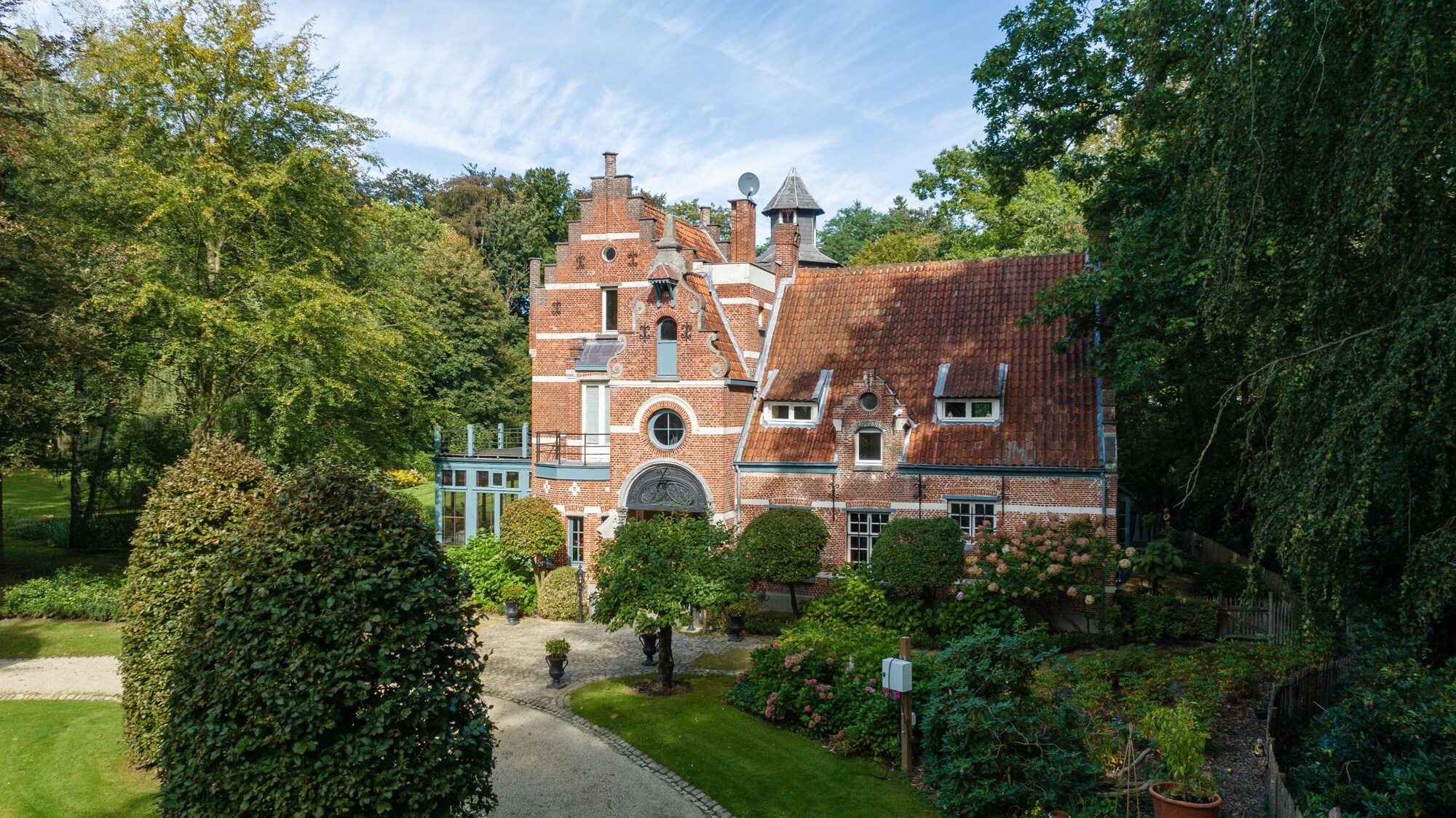 Majestueuze historische villa uit 1758 met parktuin op 9.053 m² 