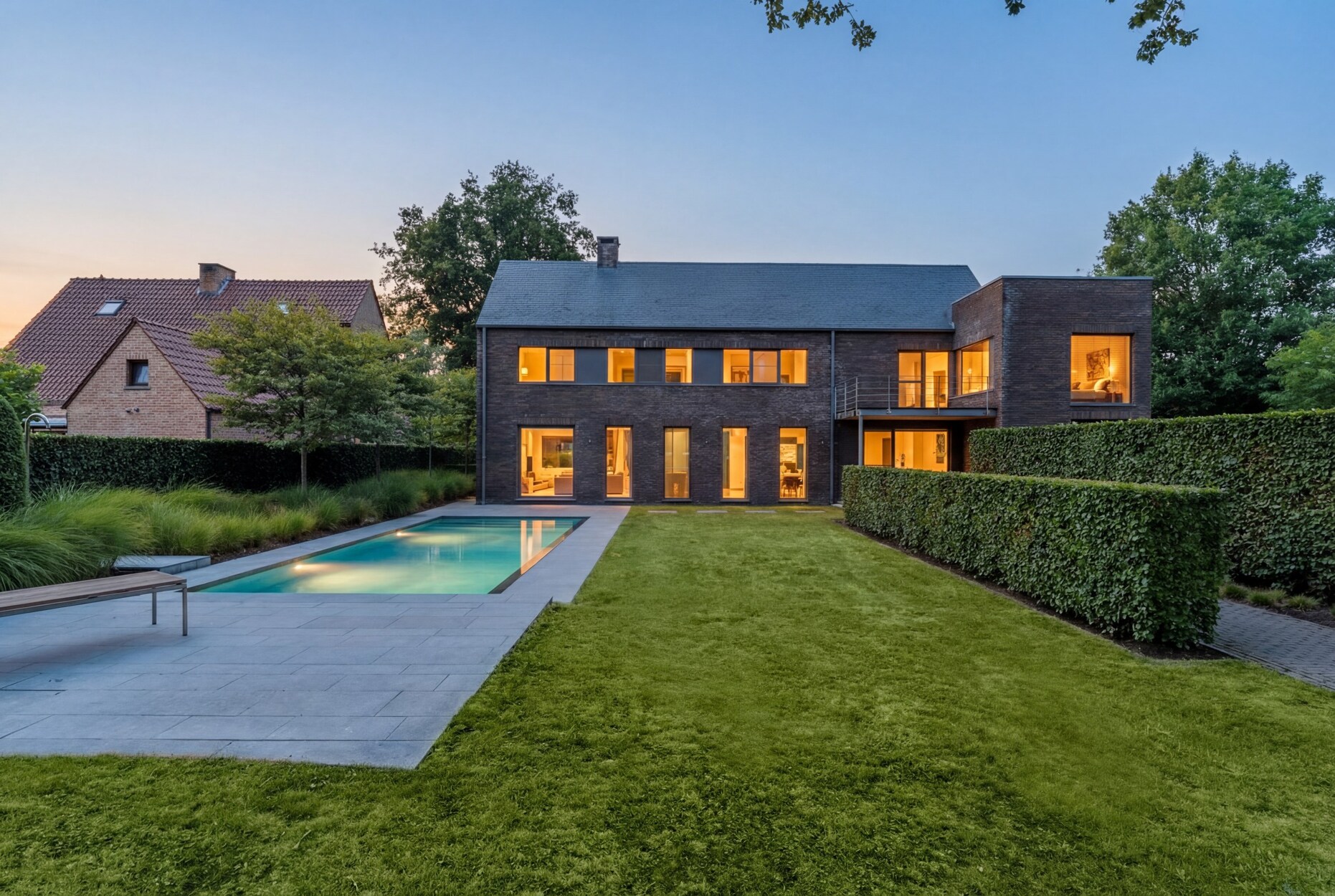 Moderne villa op riant perceel van ca. 1.570 m² met 4 slaapkamers en 2 badkamers 