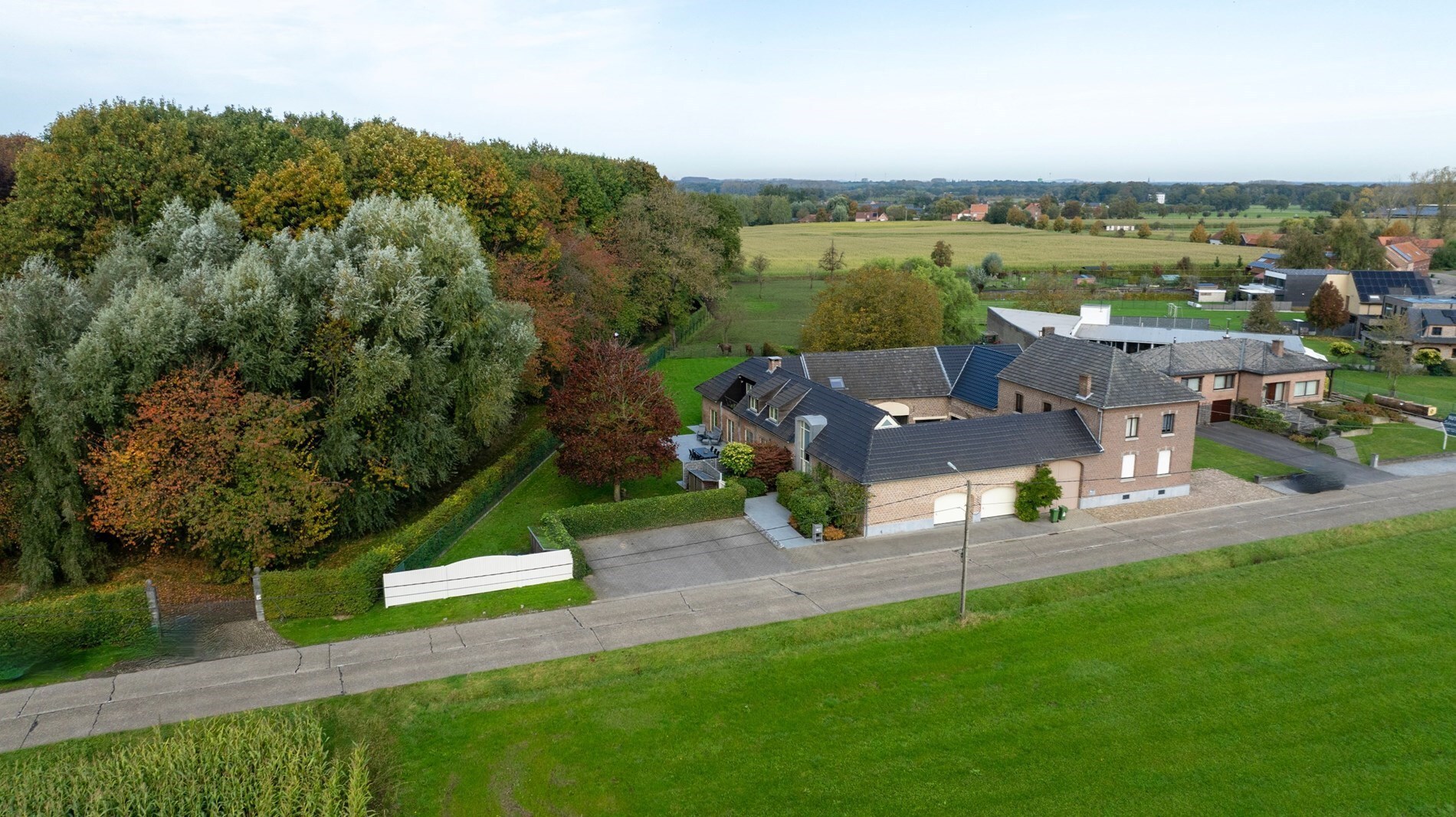 Karaktervolle hoeve met 481 m² bewoonbare oppervlakte in een groene en rustige omgeving