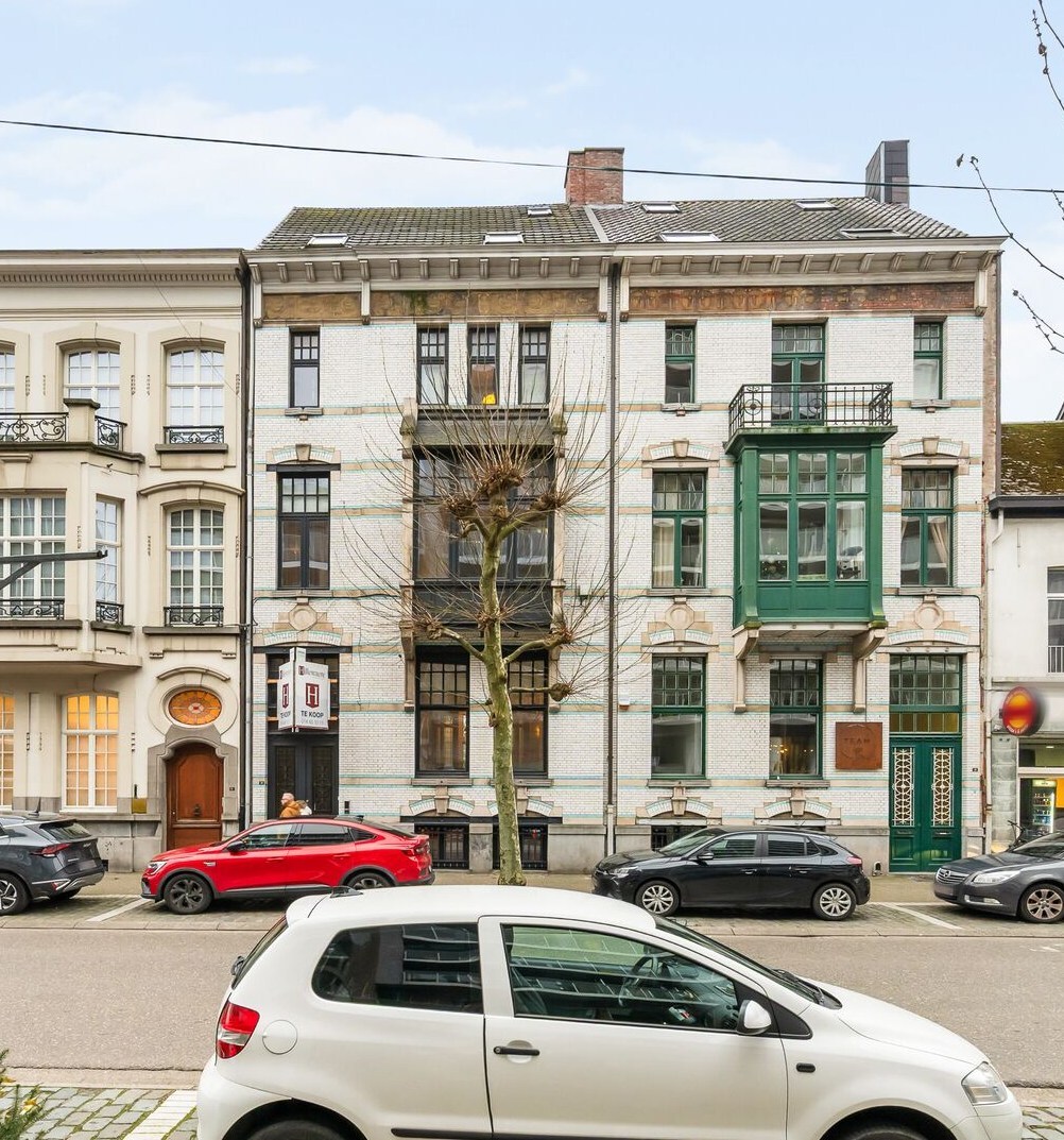Prachtige herenwoning met tuin, polyvalante ruimte en dubbele garage