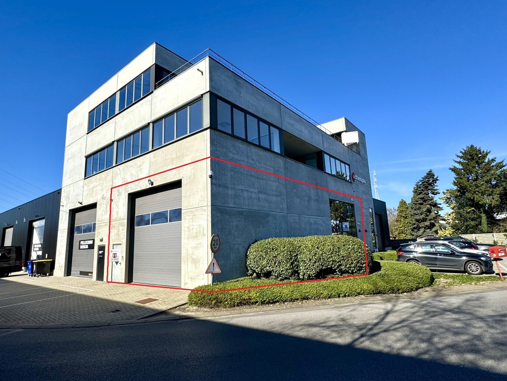 KMO-unit van ca. 282 m² met opslagruimte en kantoor