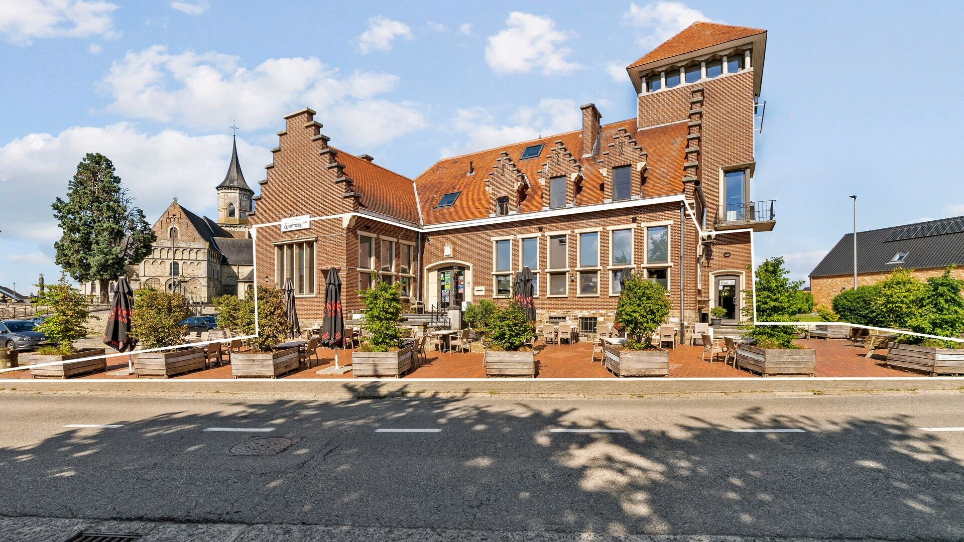 Gunstig gelegen opbrengsteigendom te Kumtich (handelspand)