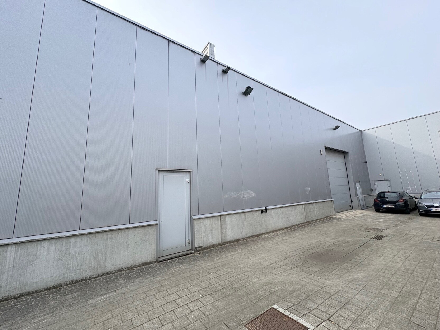 TE HUUR : Opslagruimte 95m²