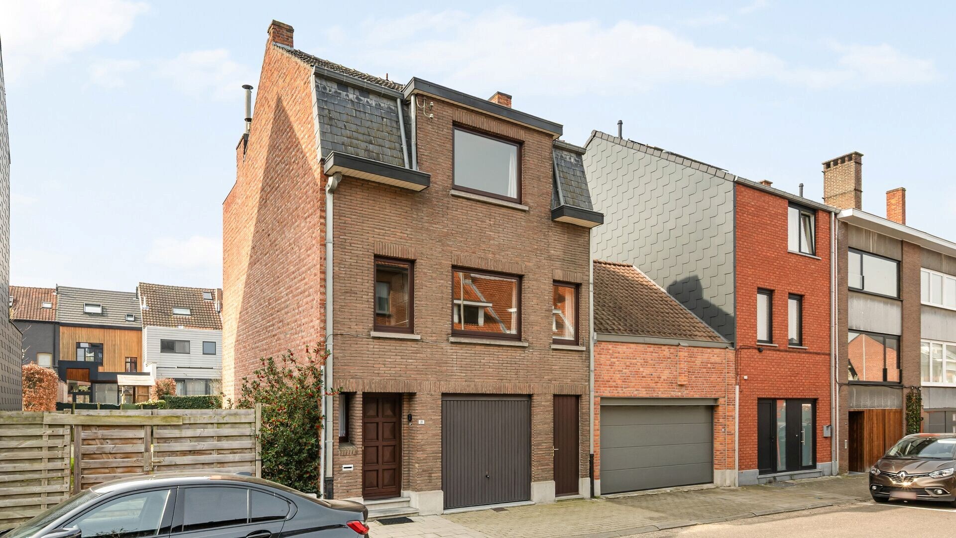 Te renoveren stadswoning met tuin en garage op een rustige, ideale locatie in Hasselt centrum.