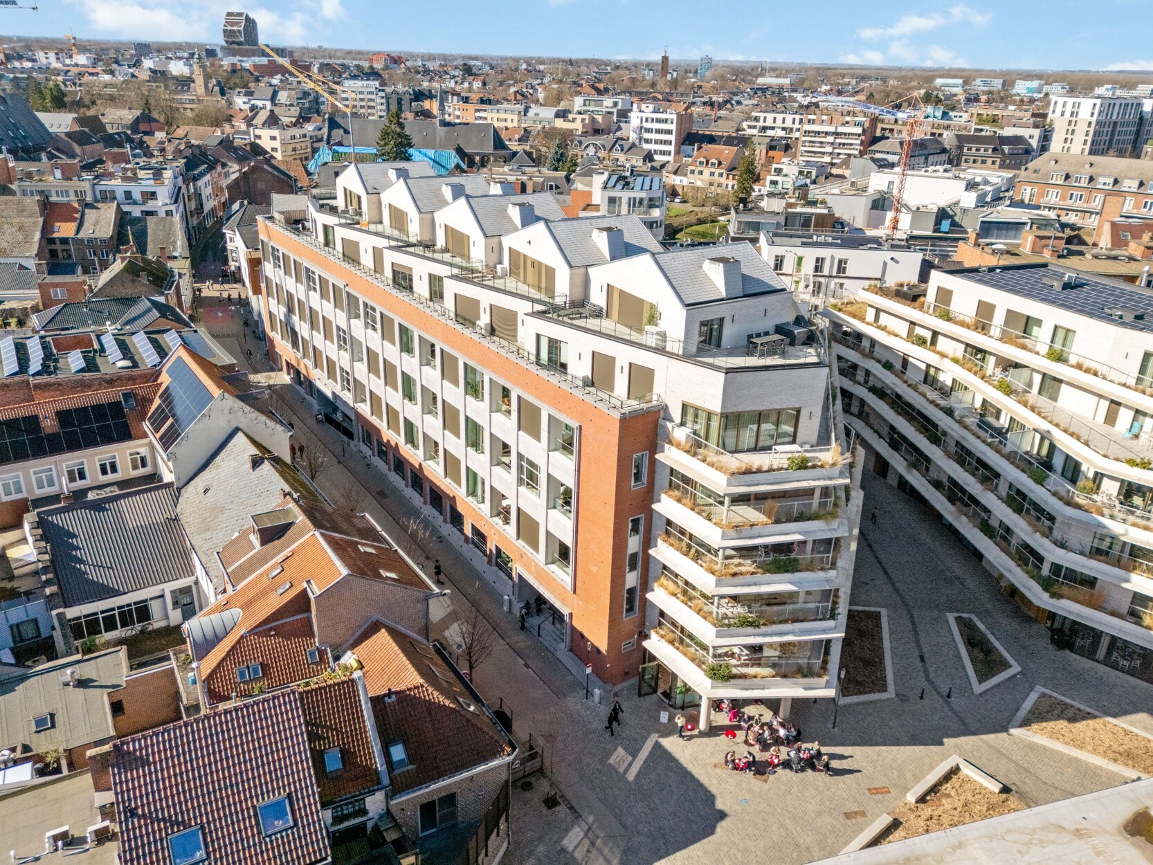 Modern appartement met één slaapkamer, kelderberging en privatieve autostaanplaats op toplocatie in Hasselt