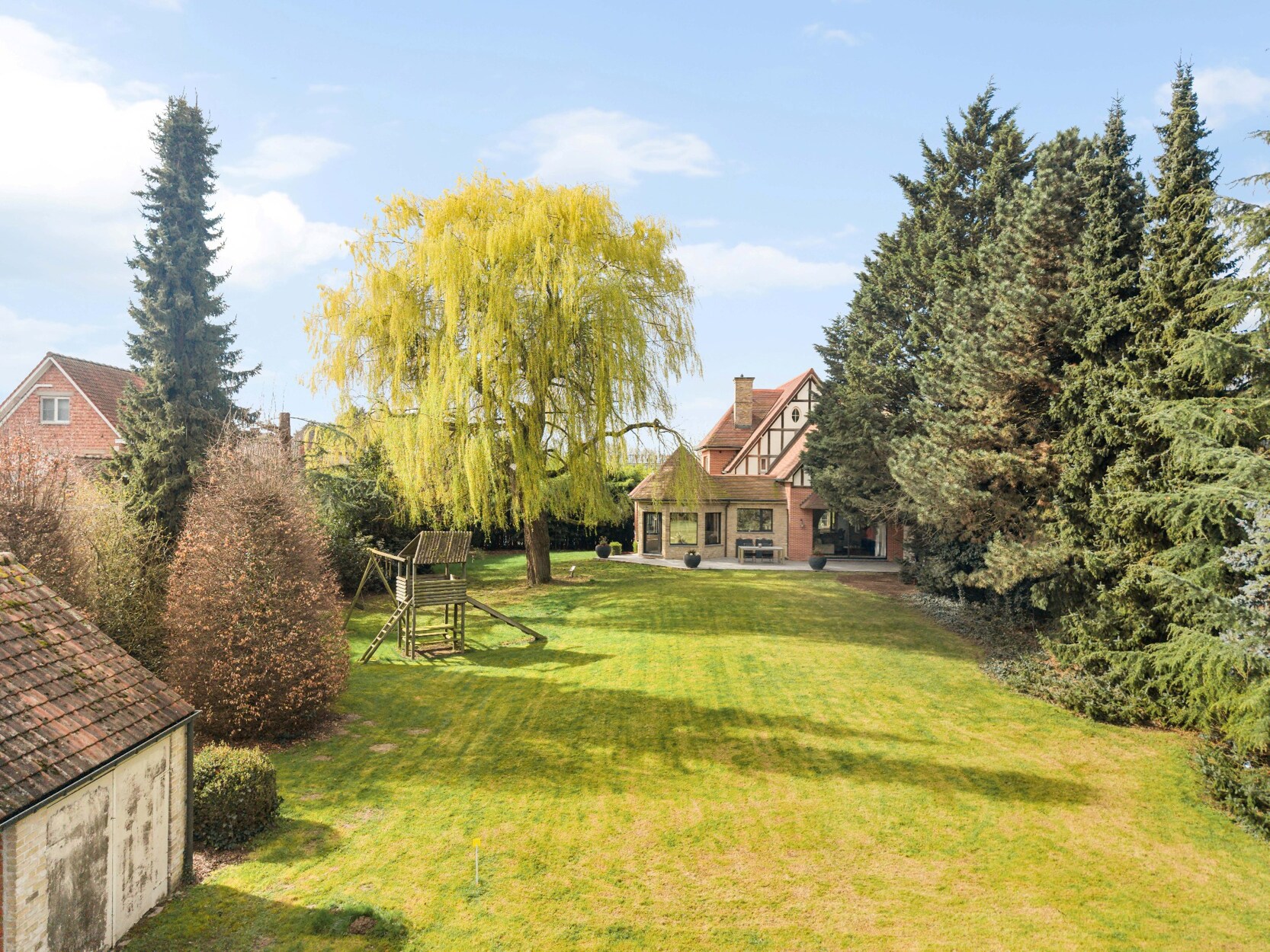 Exclusieve villa met dakterras en grote tuin