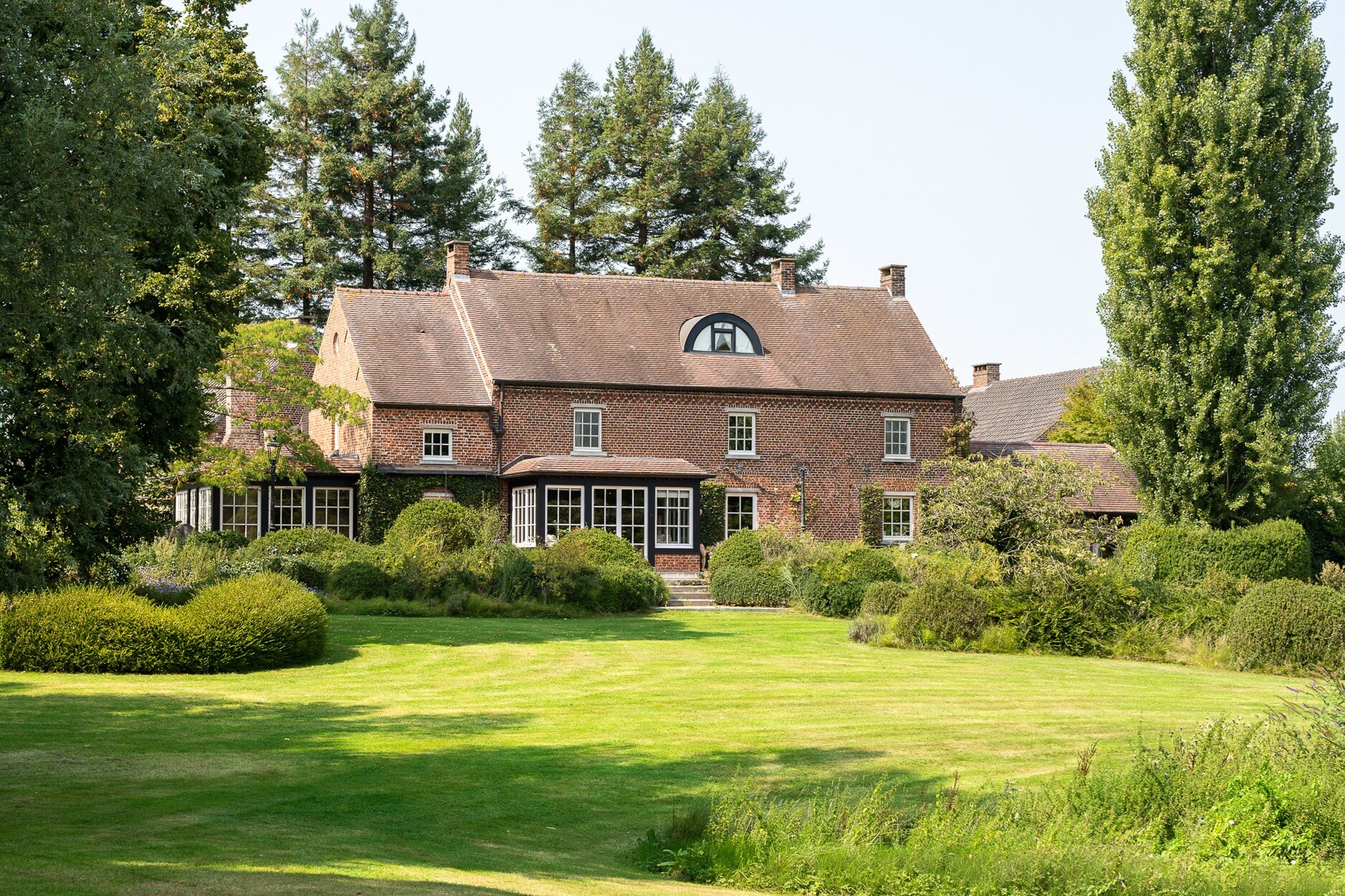 Silly - Landgoed met bijgebouwen en park van 5 ha