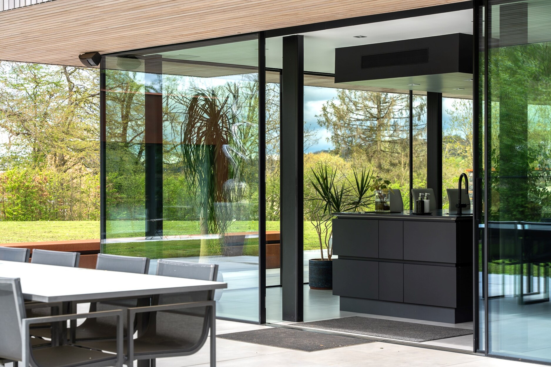 Spa - Prestigieus domein met zwembad en garage voor 6 wagens