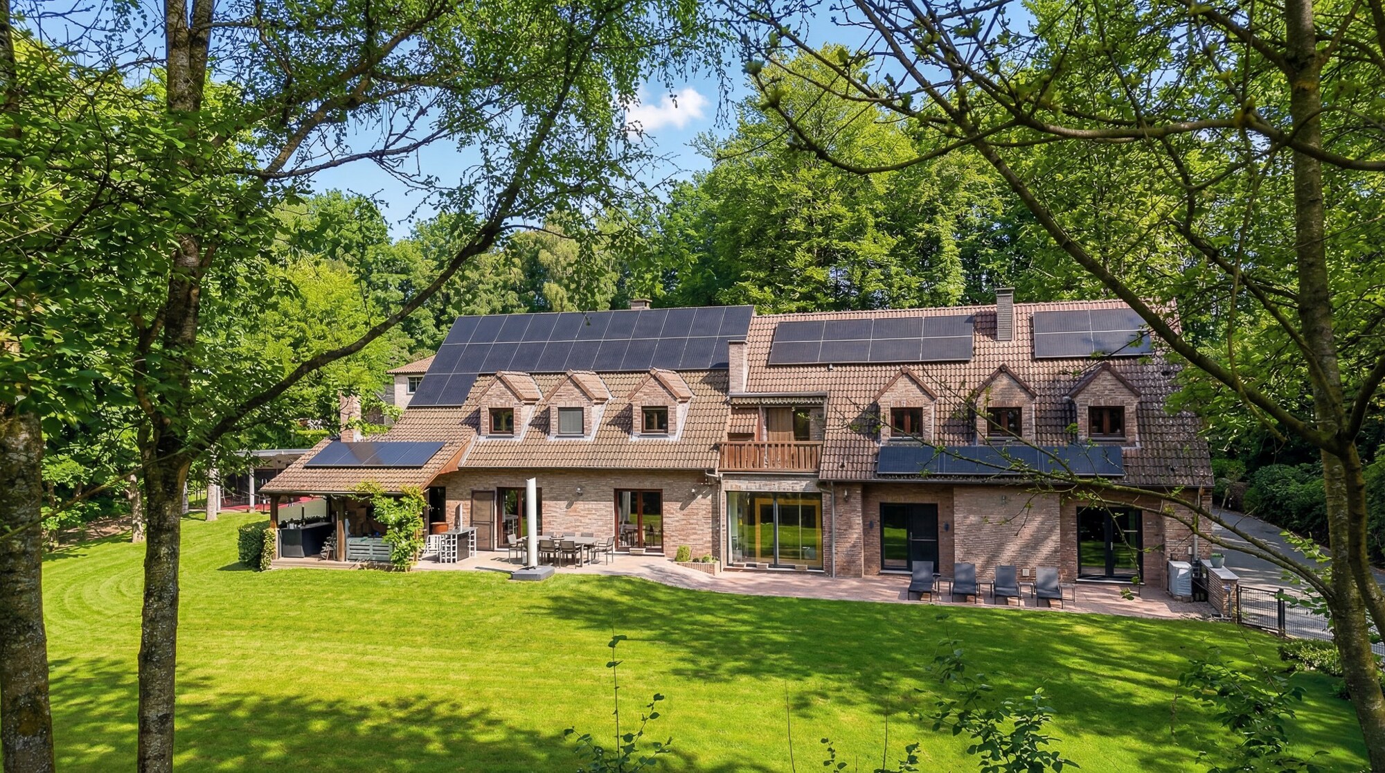 OPTIE - Bois du Hautmont - Brabantse villa, met onafhankelijke toegang, ideaal voor zelfstandige professional en conciërge.